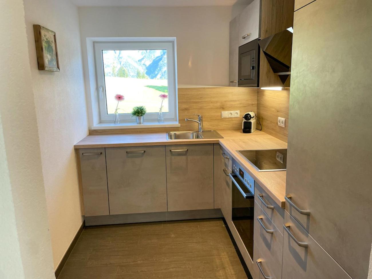 One-Bedroom Apartment with View photo 3
