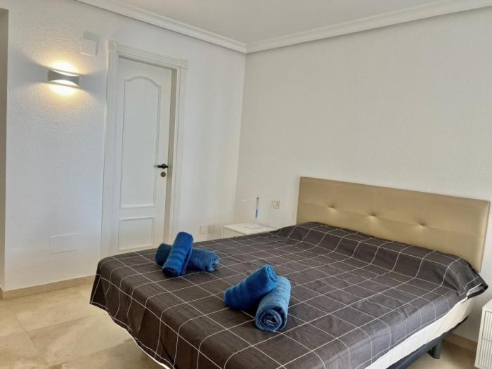 Apartamento de dos habitaciones con vista al mar