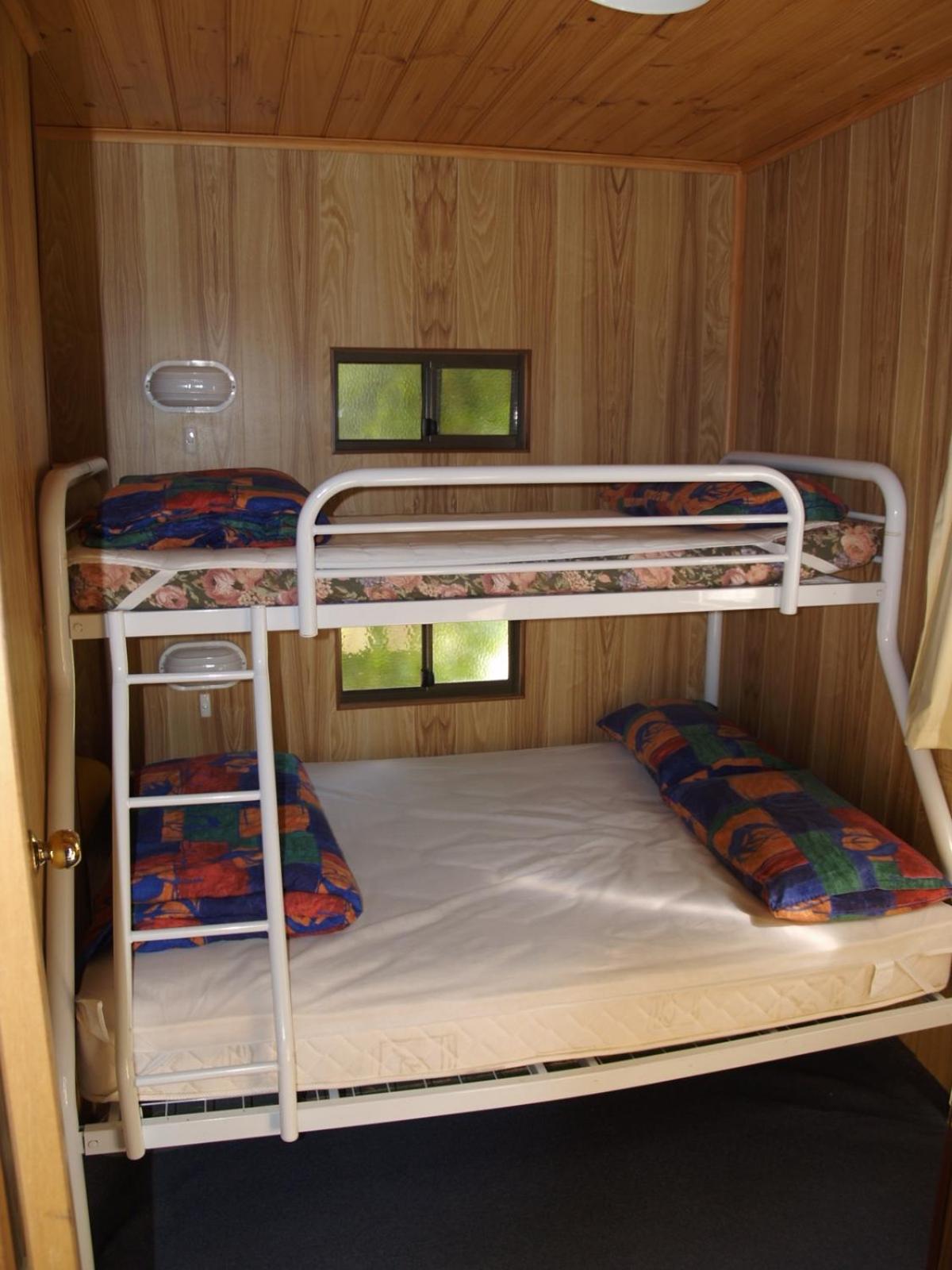Two-Bedroom Cabin  photo 3