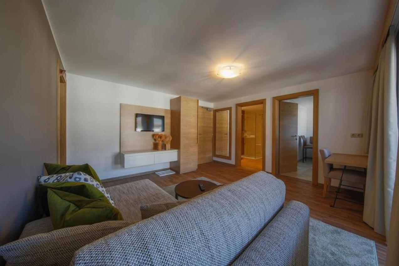 Two-Bedroom Apartment with Shower  photo 3