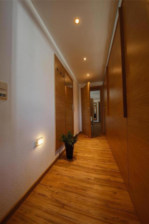 Two-Bedroom Apartment with Shower  photo 2