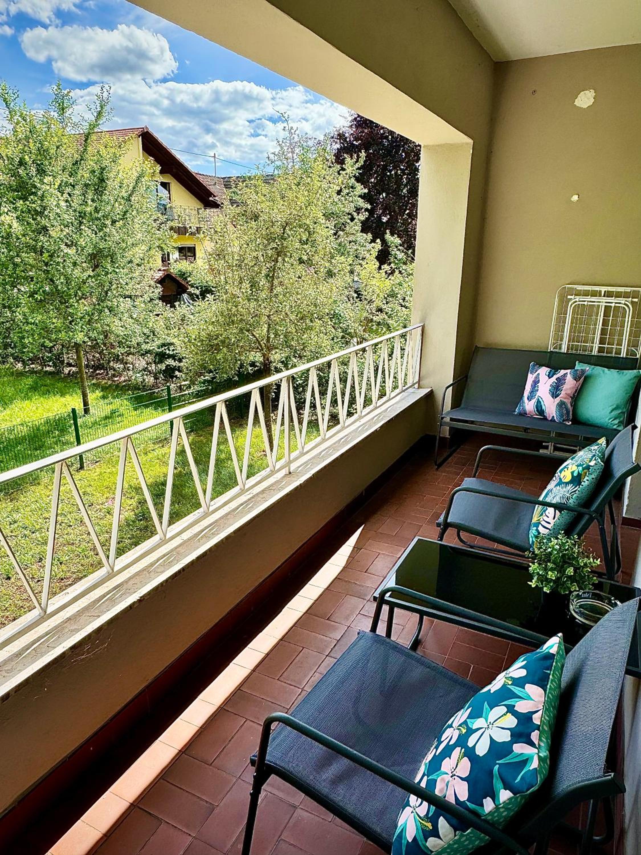 Apartment with Balcony photo 3