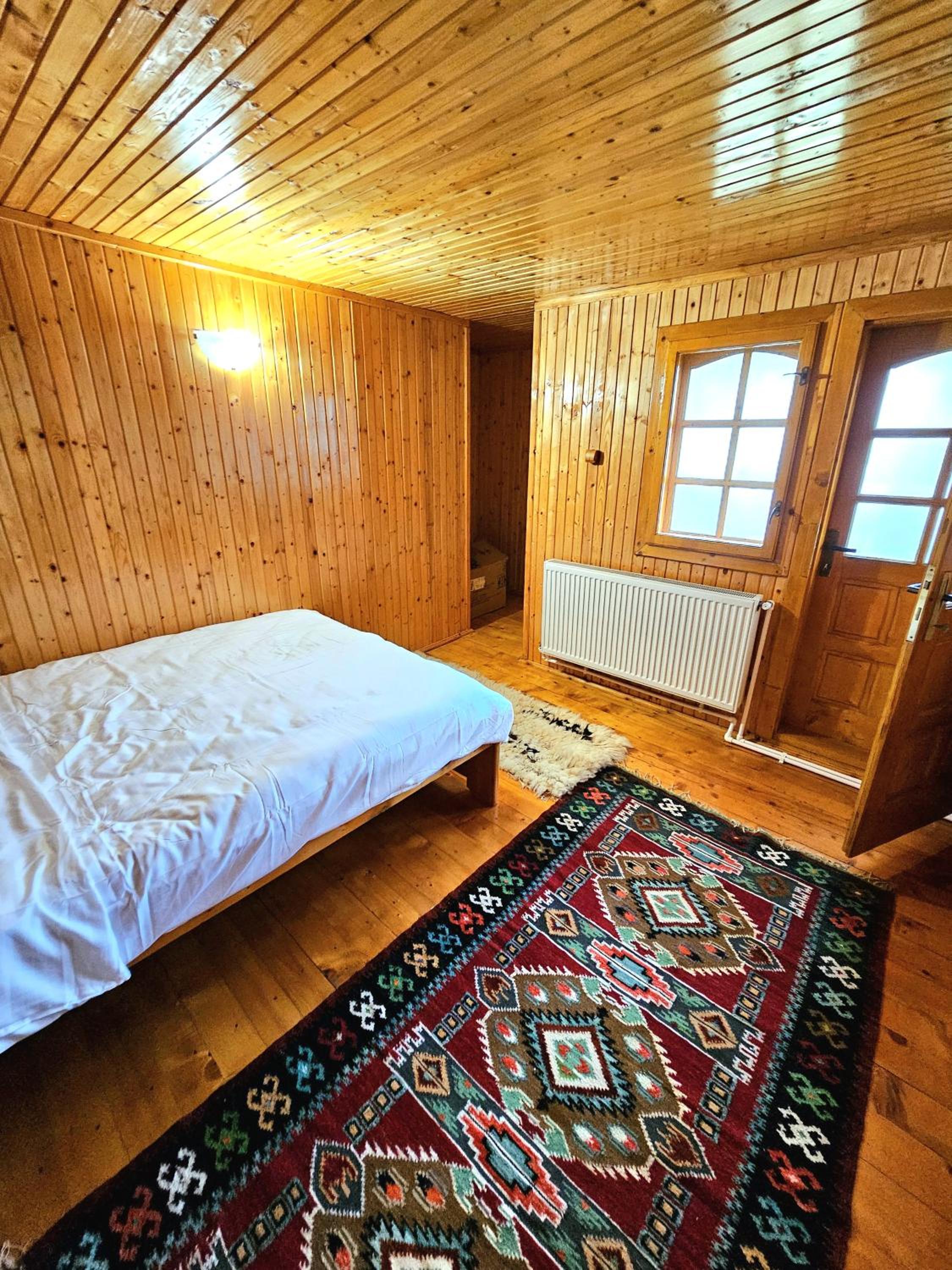 Five-Bedroom House photo 2