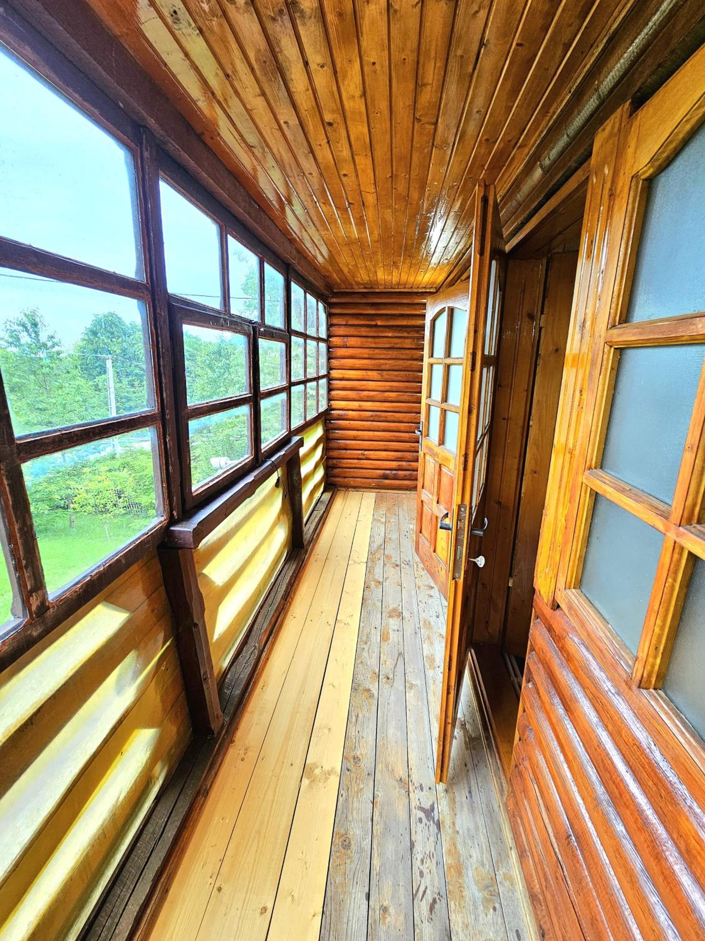 Five-Bedroom House photo 3