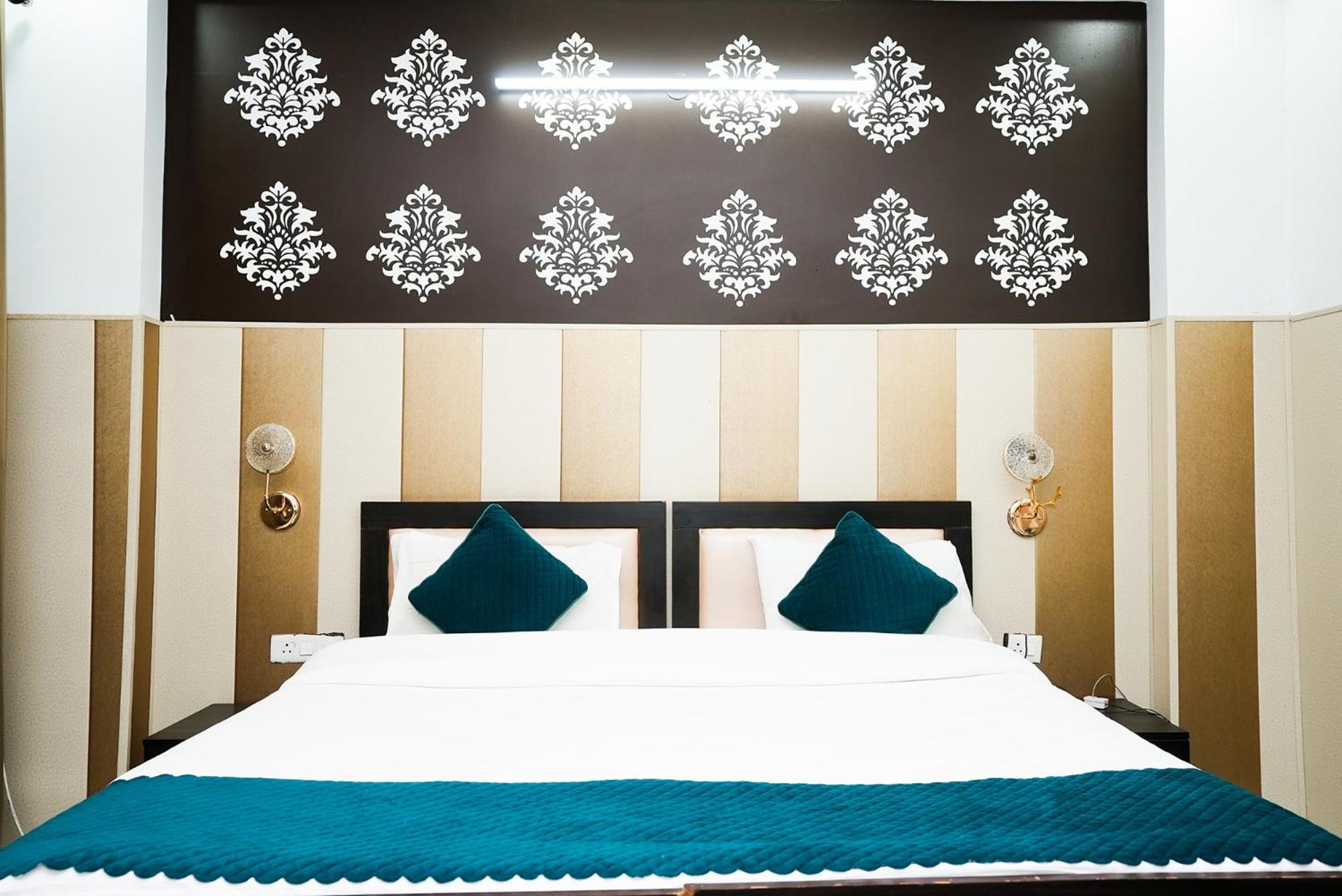 Deluxe Room - Photo 3