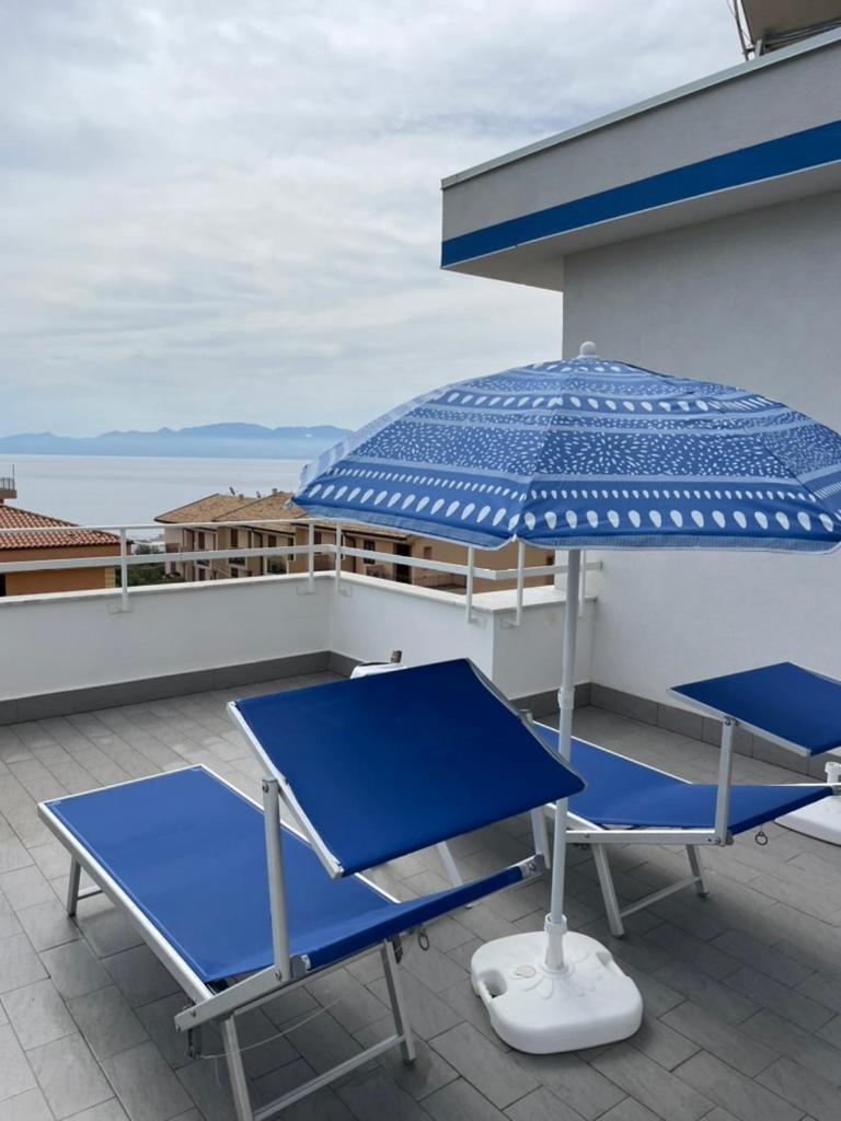 Three-Bedroom Apartment with Sea View photo 2