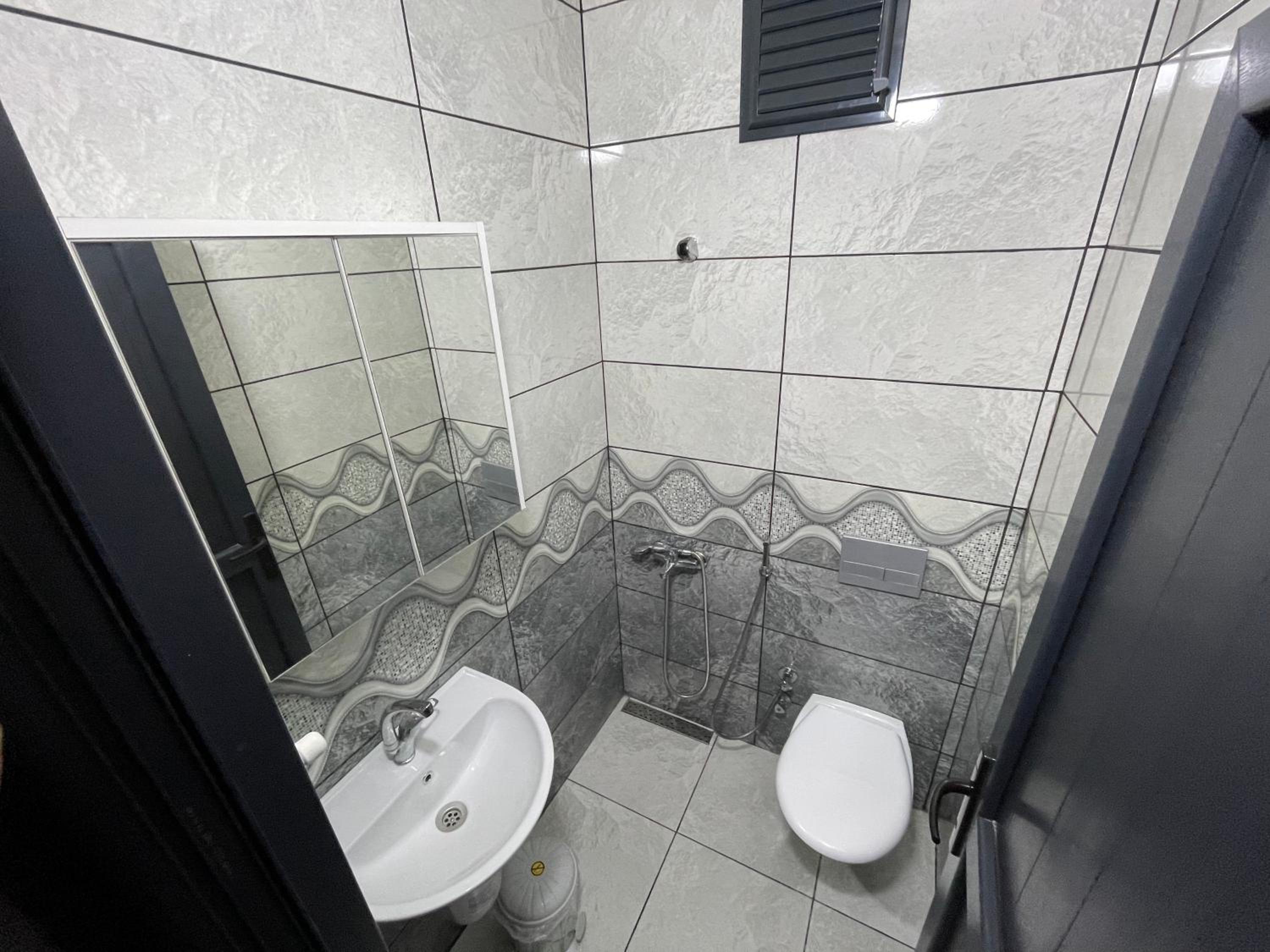 Deluxe Two-Bedroom Apartment with Garden View photo 2
