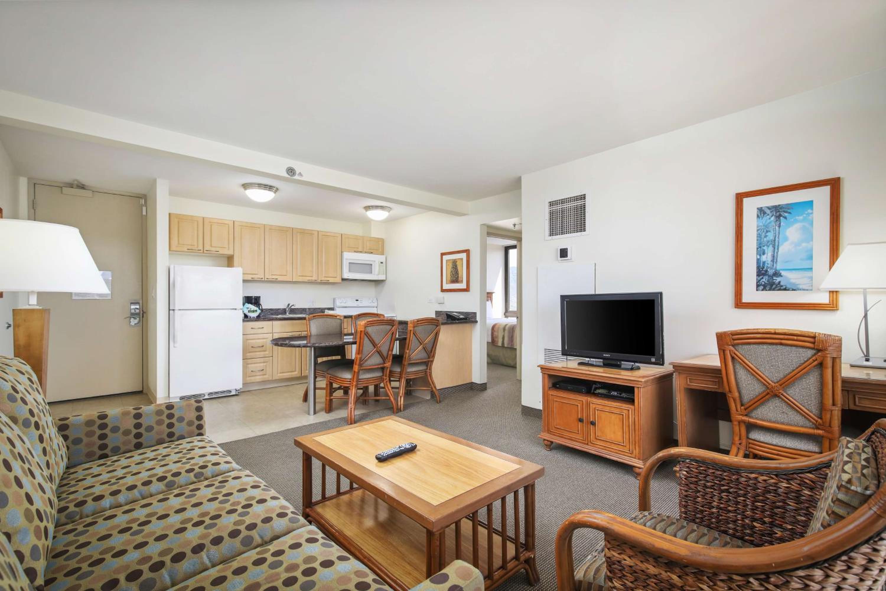 Two-Bedroom Suite with Partial Ocean View thumbnail 6