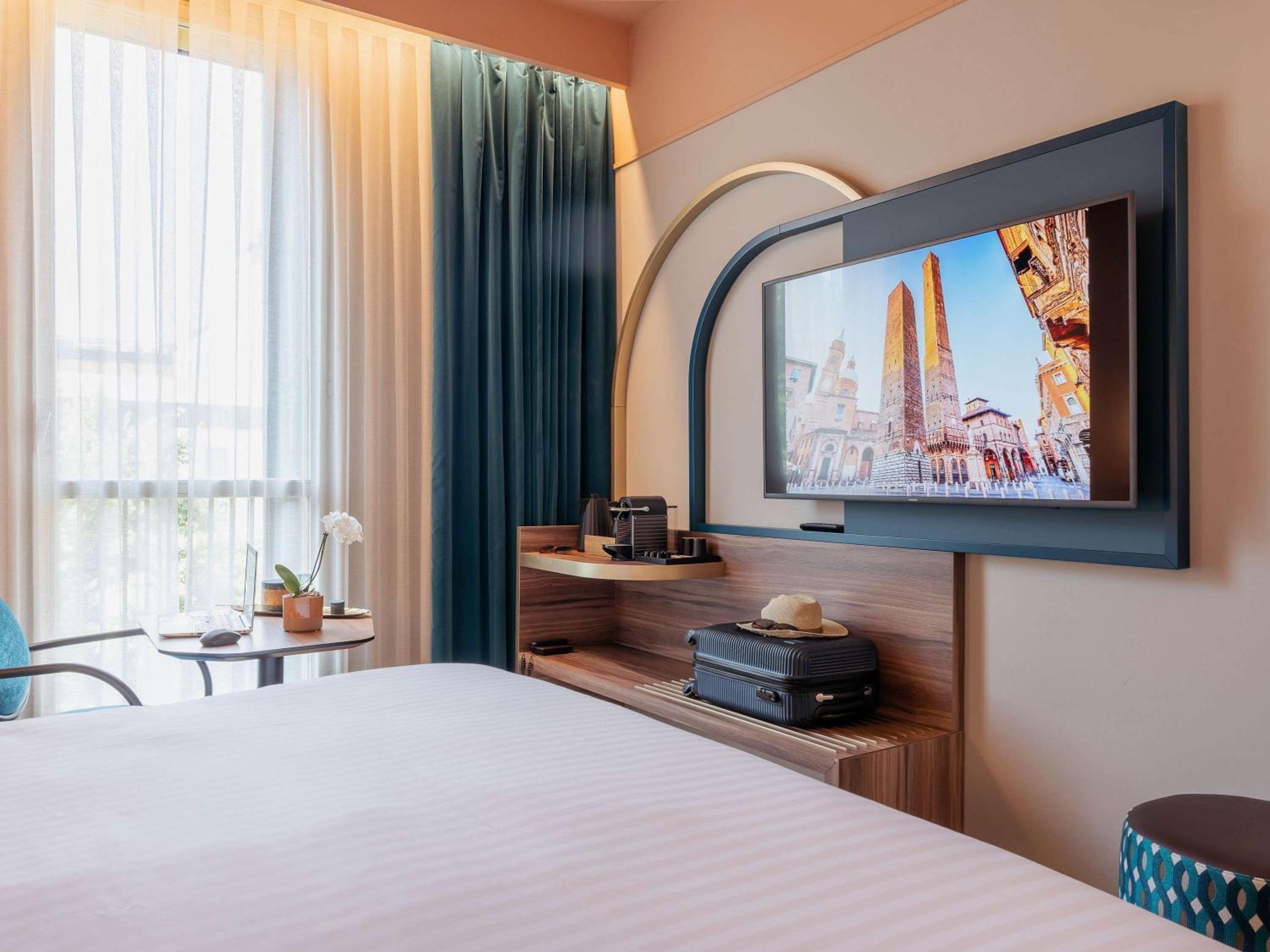 Deluxe Double Room with Balcony - Photo 2