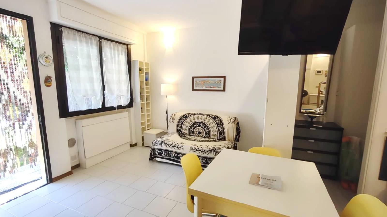 Two-Bedroom Deluxe Apartment with Garden View photo 1