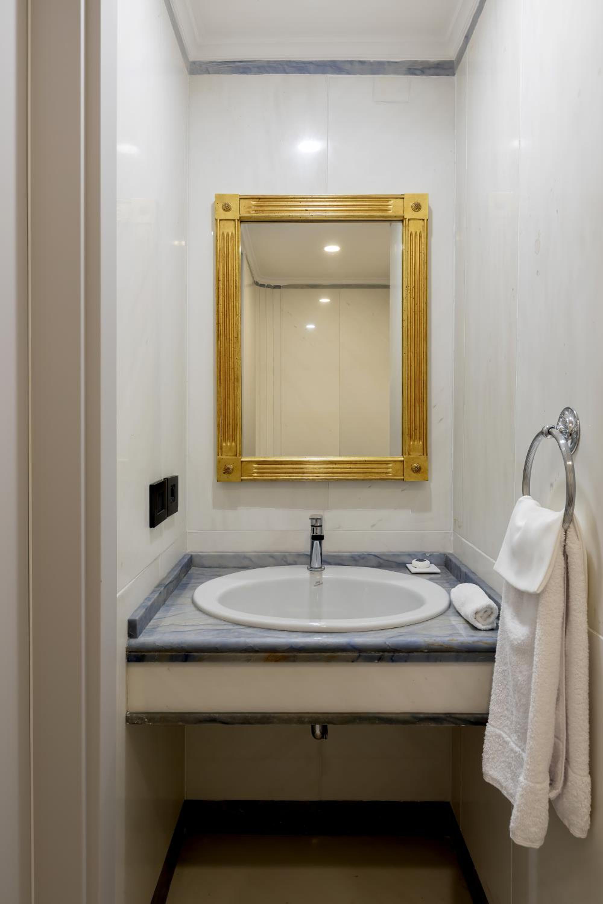 Duplex Suite - Photo 5