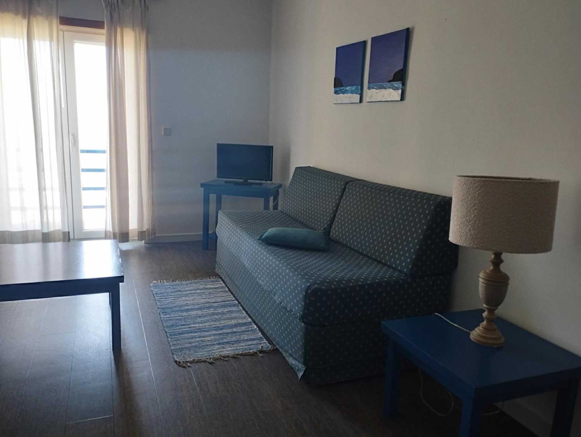 One-Bedroom Apartment with Sea View - Photo 28