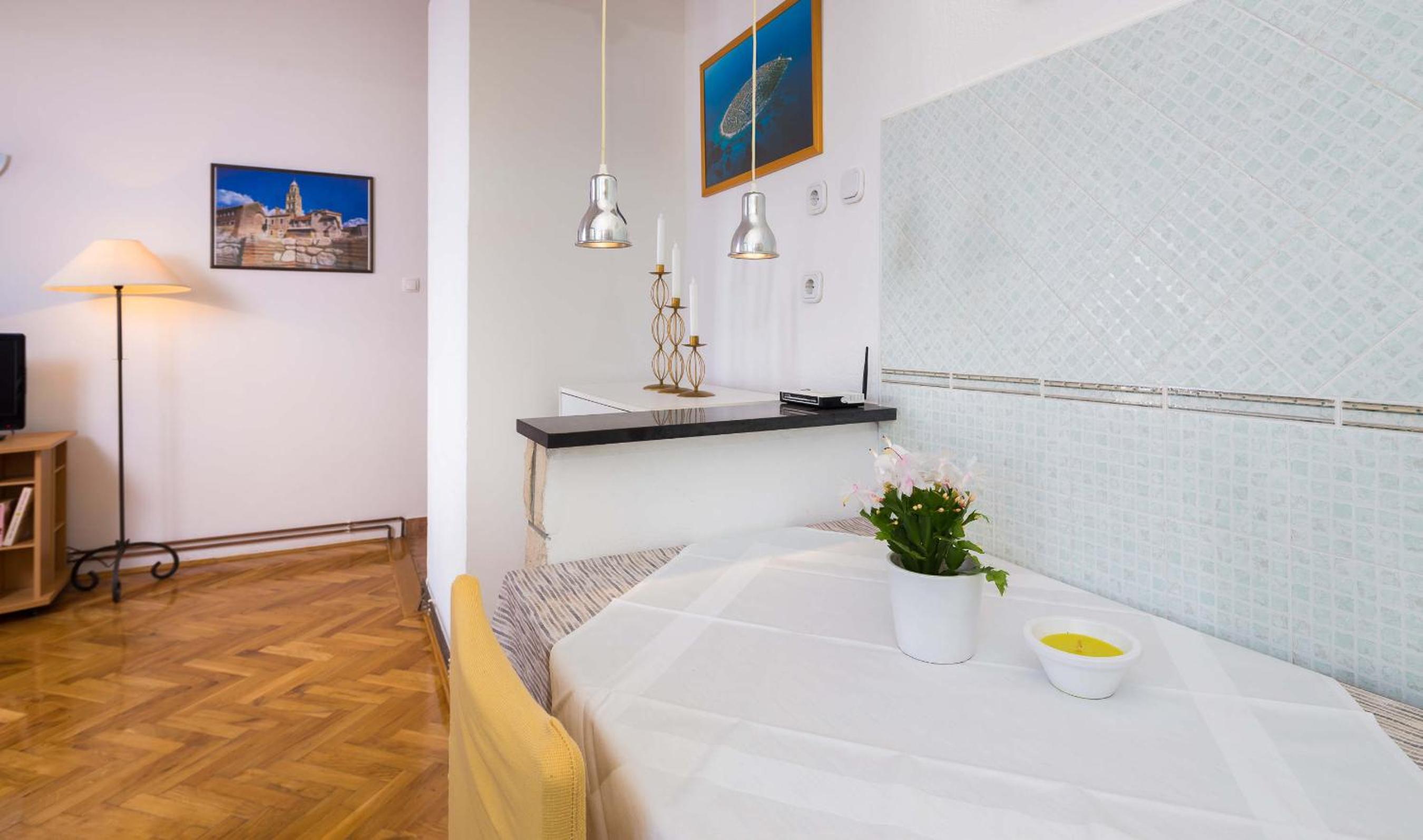One-Bedroom Apartment with Terrace and Sea View - Photo 29