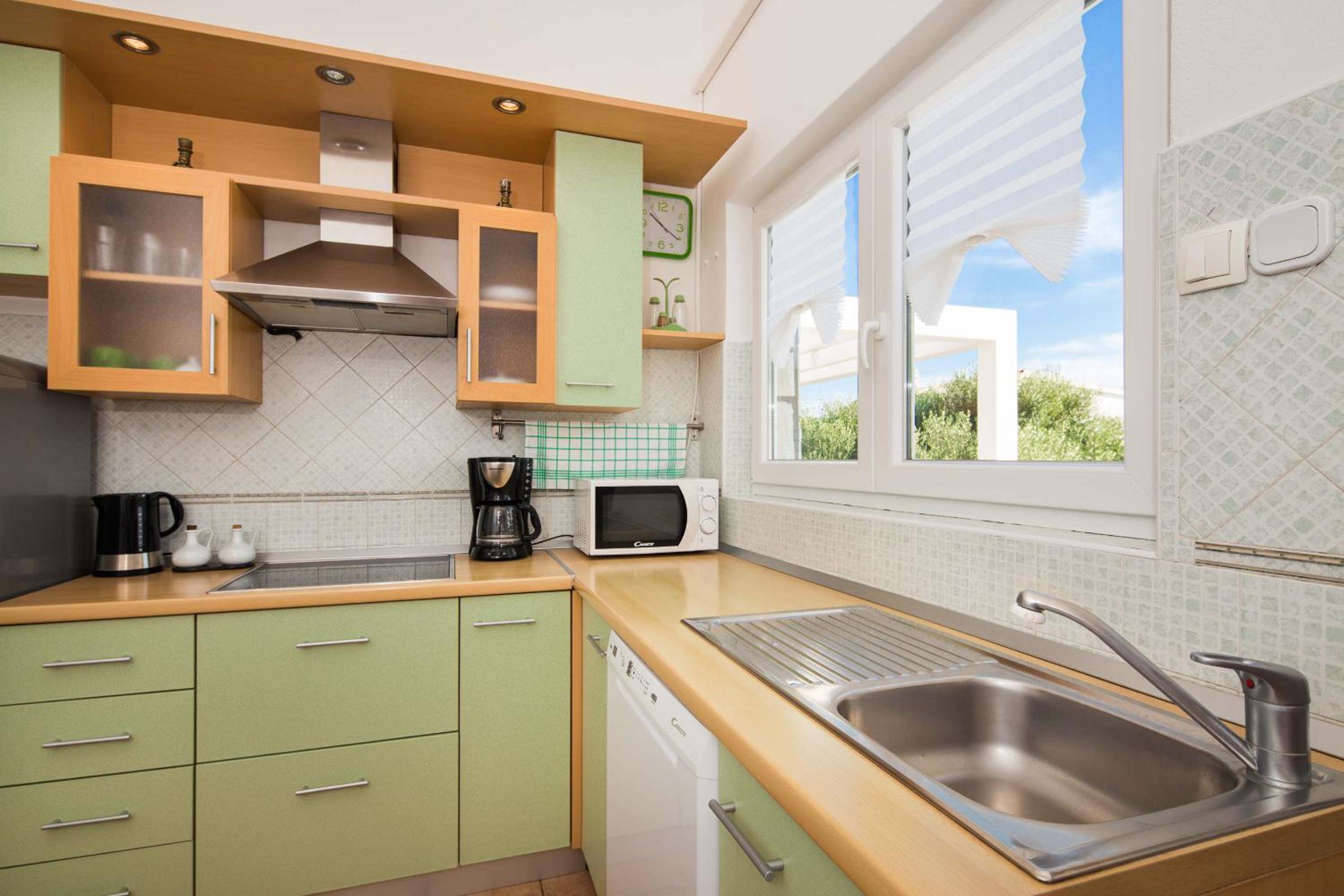 One-Bedroom Apartment with Terrace and Sea View - Photo 24