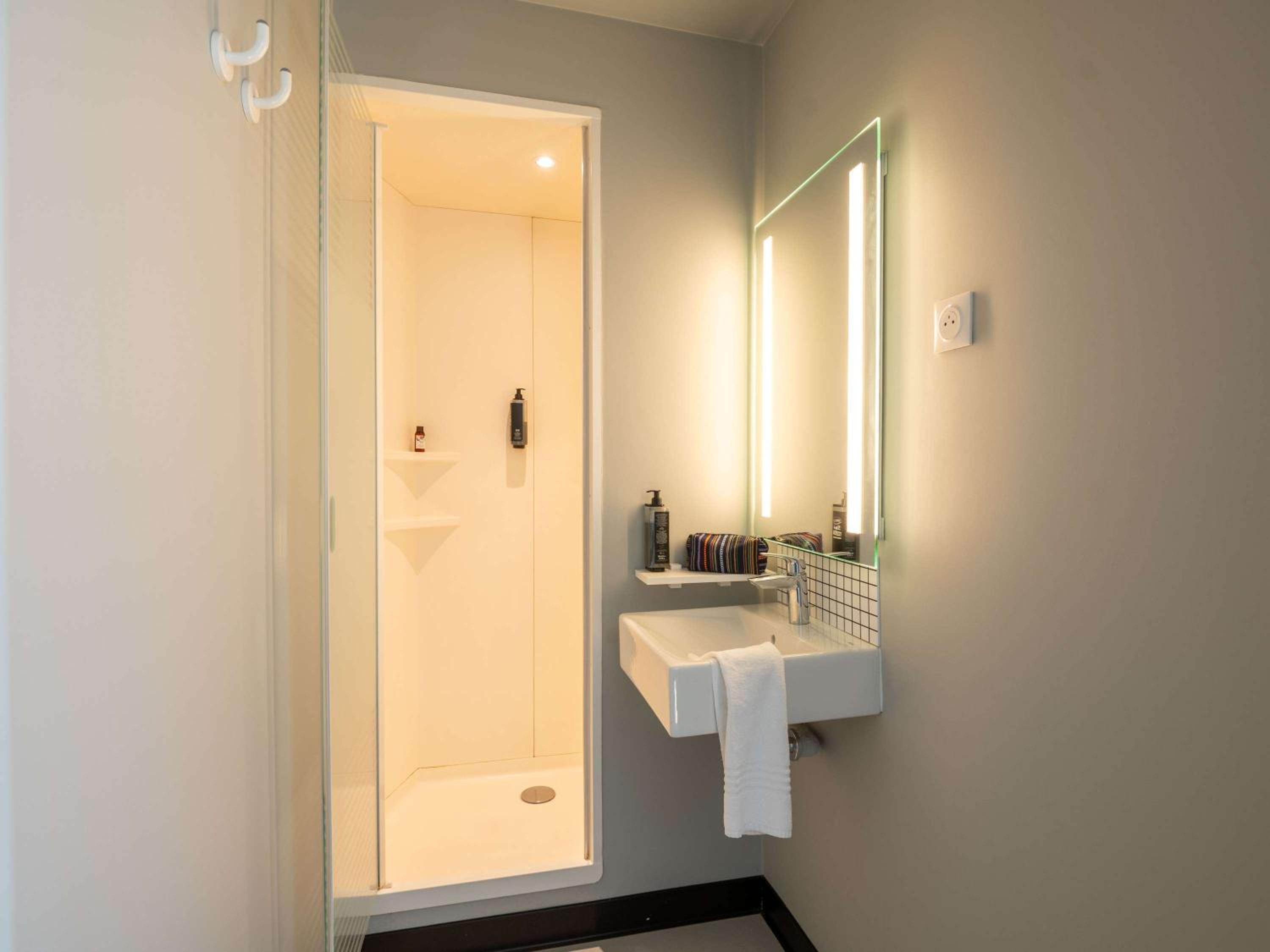 Standard Double Room - Photo 5