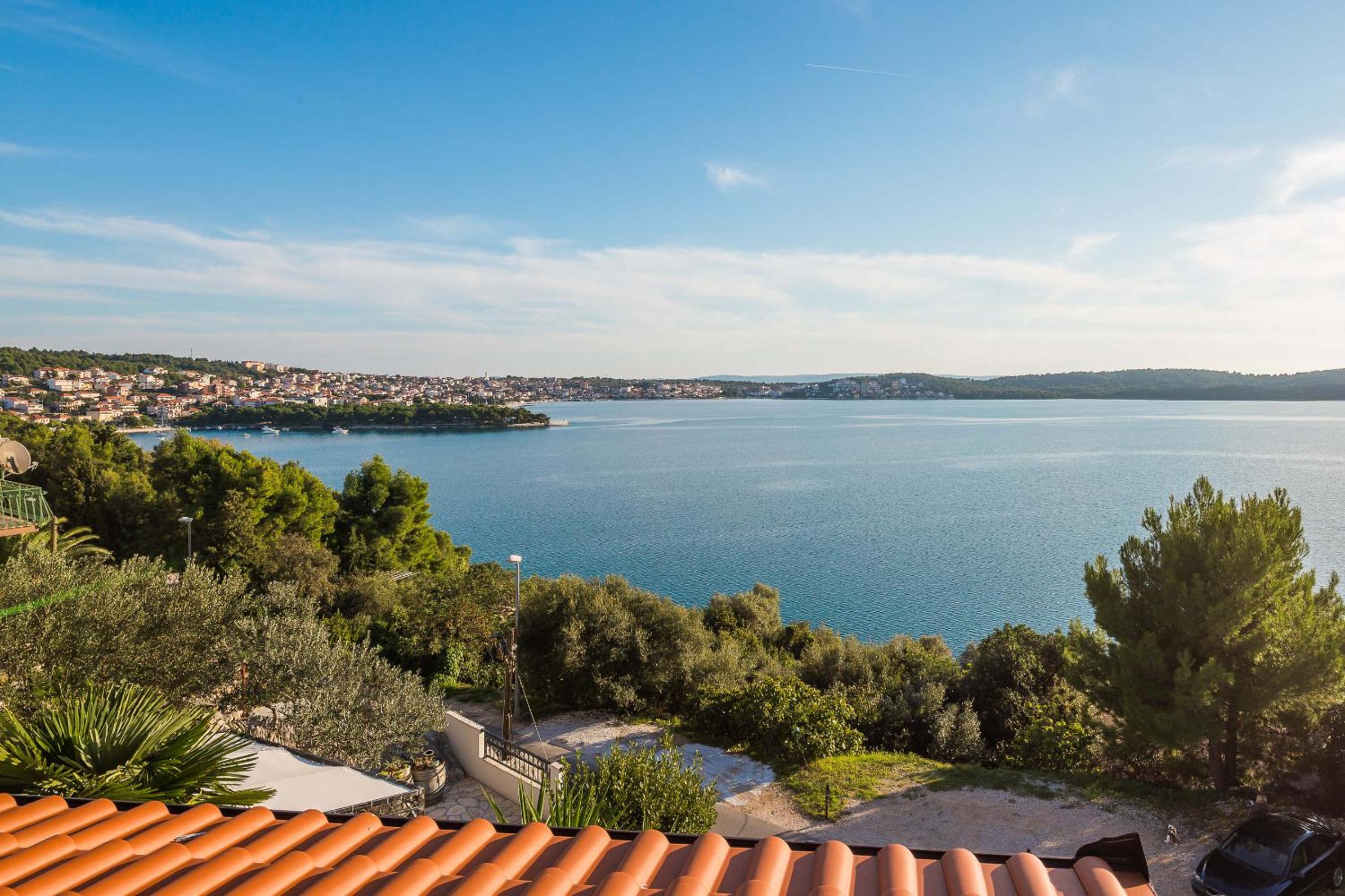 One-Bedroom Apartment with Terrace and Sea View - Photo 11