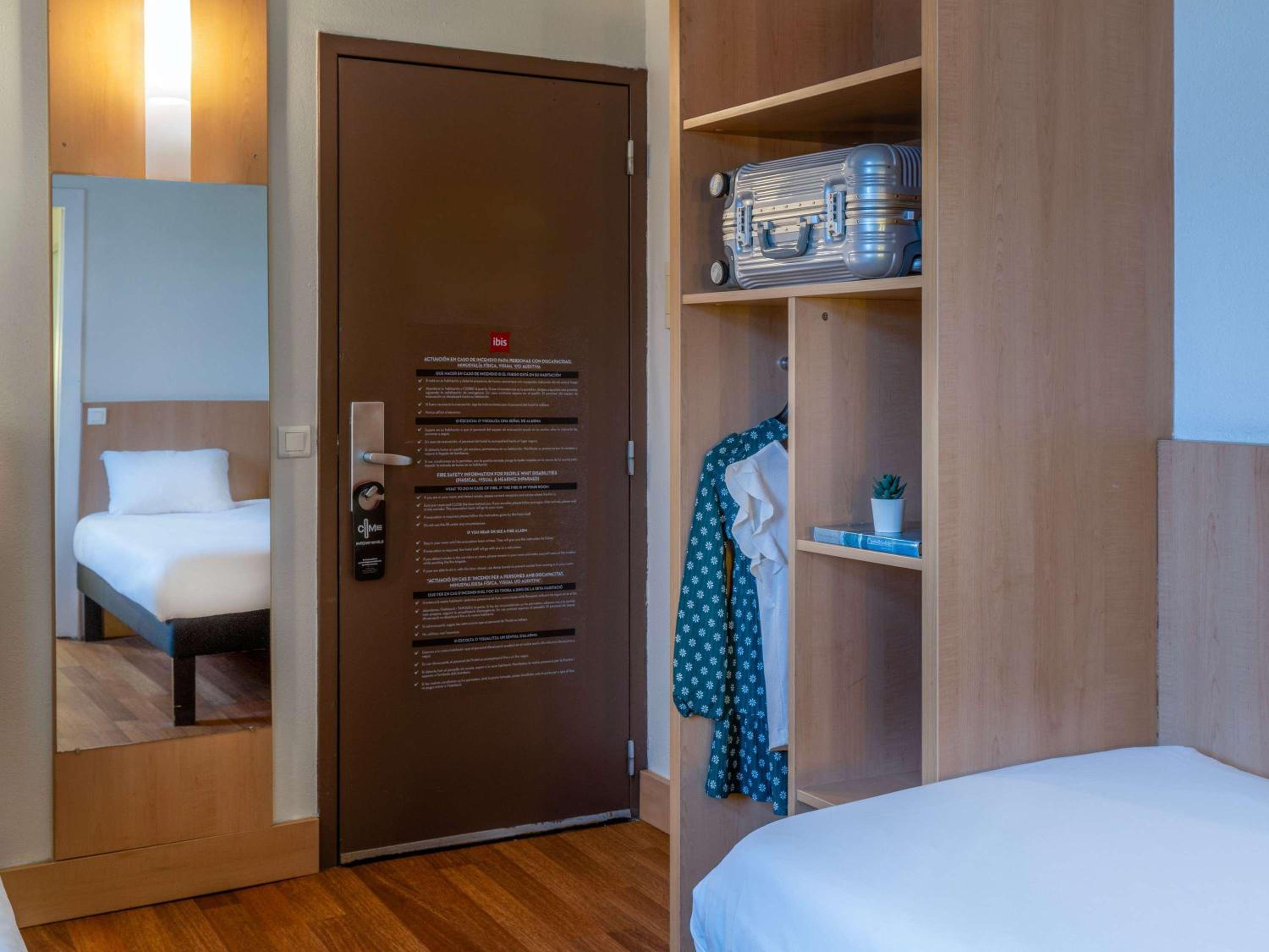 Habitación accesible con dos camas individuales