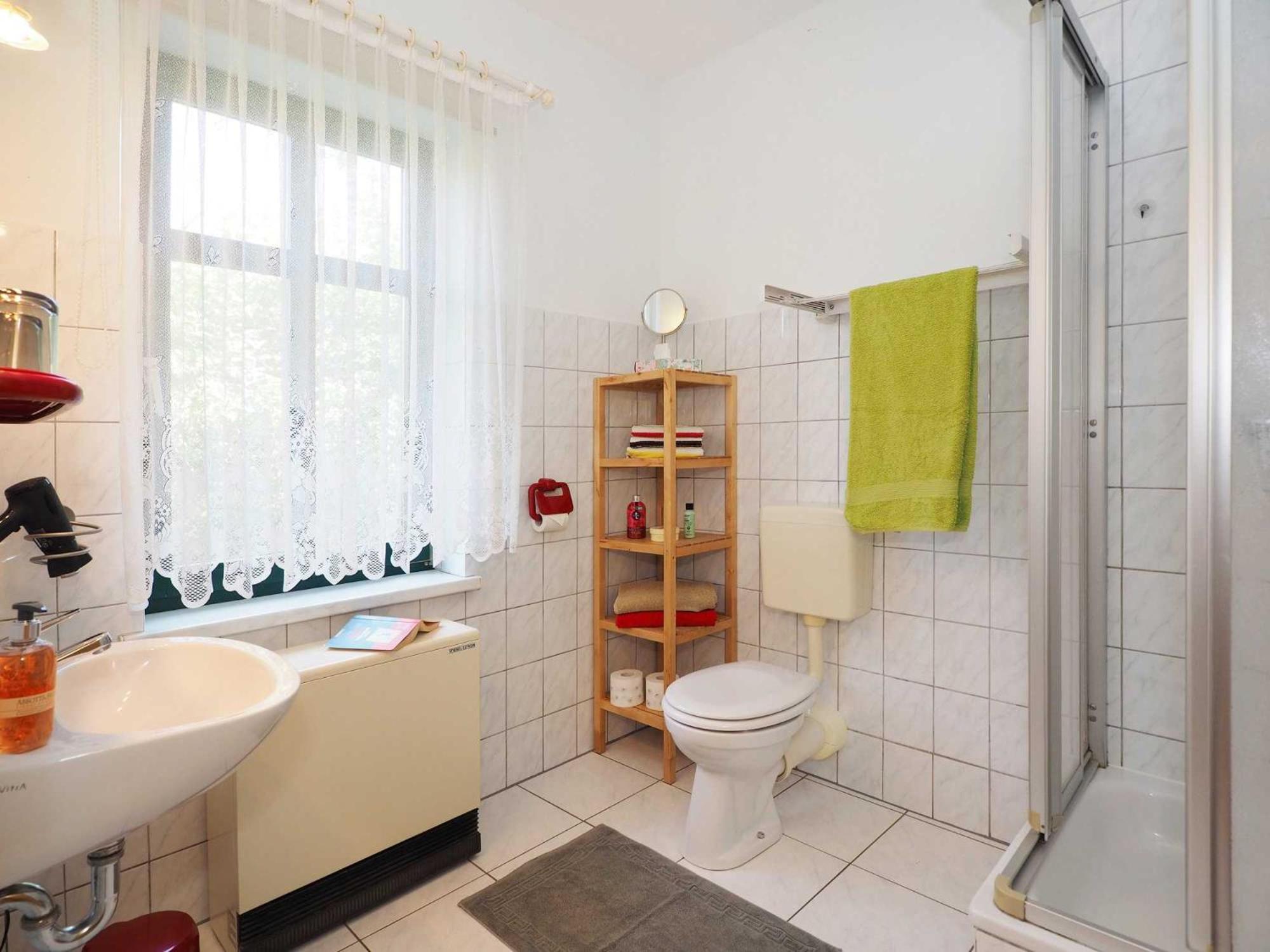 One-Bedroom Apartment with Shower photo 3