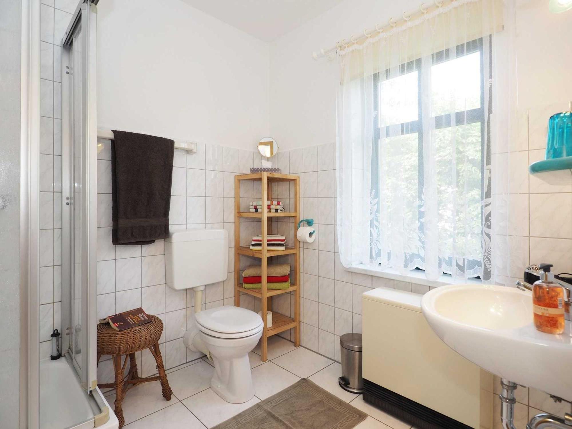 One-Bedroom Apartment with Shower photo 2