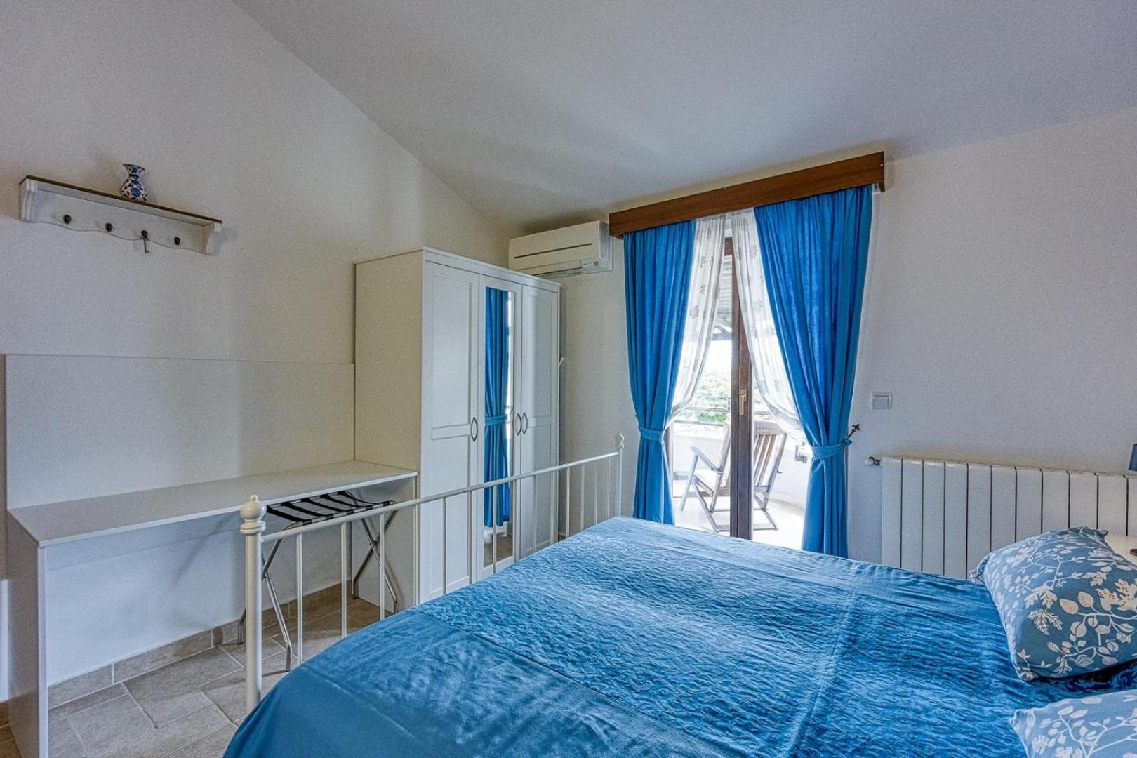 Apartment with Balcony photo 3