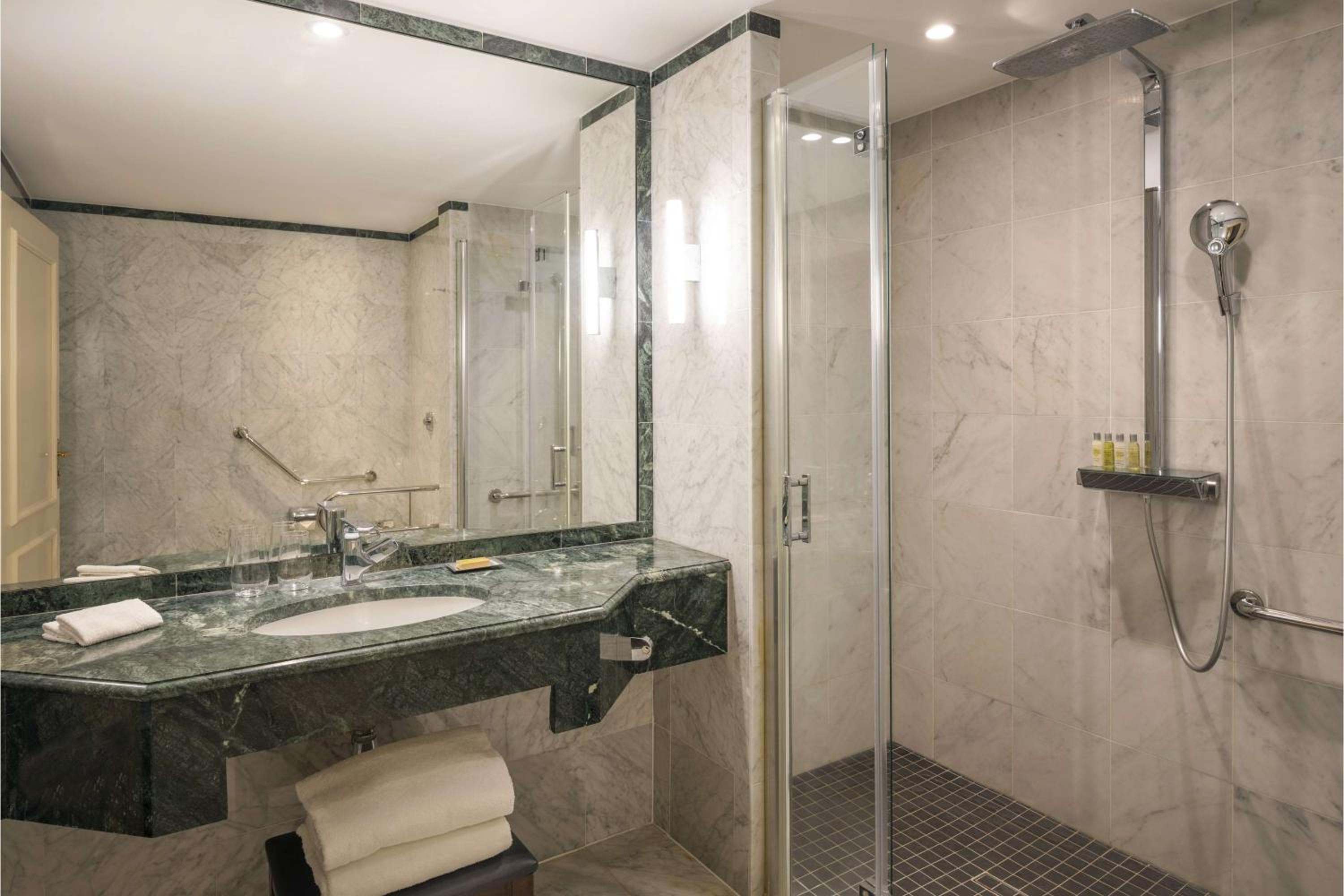 King Room - Mobility Access - Photo 7