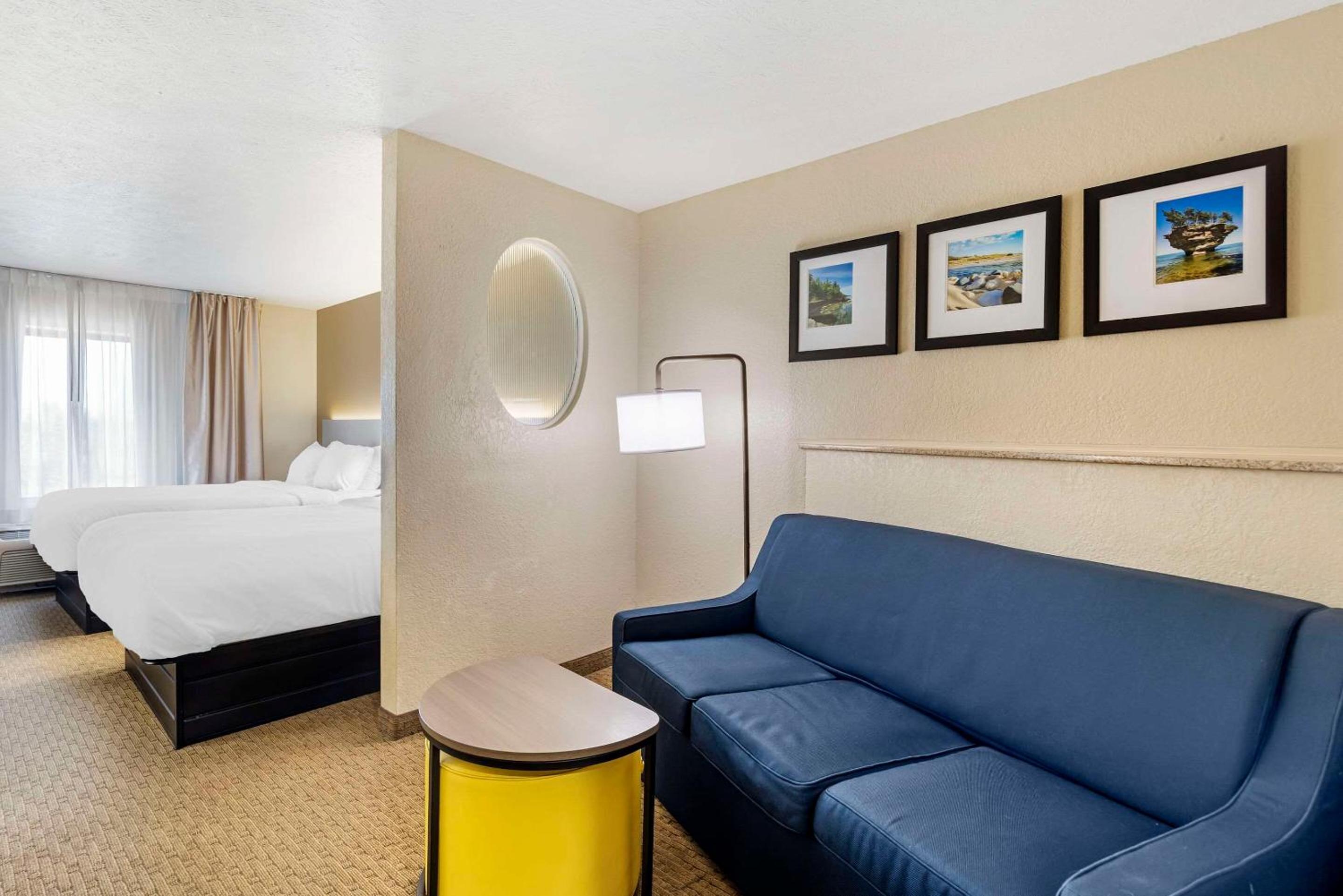 King Suite - Non-Smoking - Photo 1