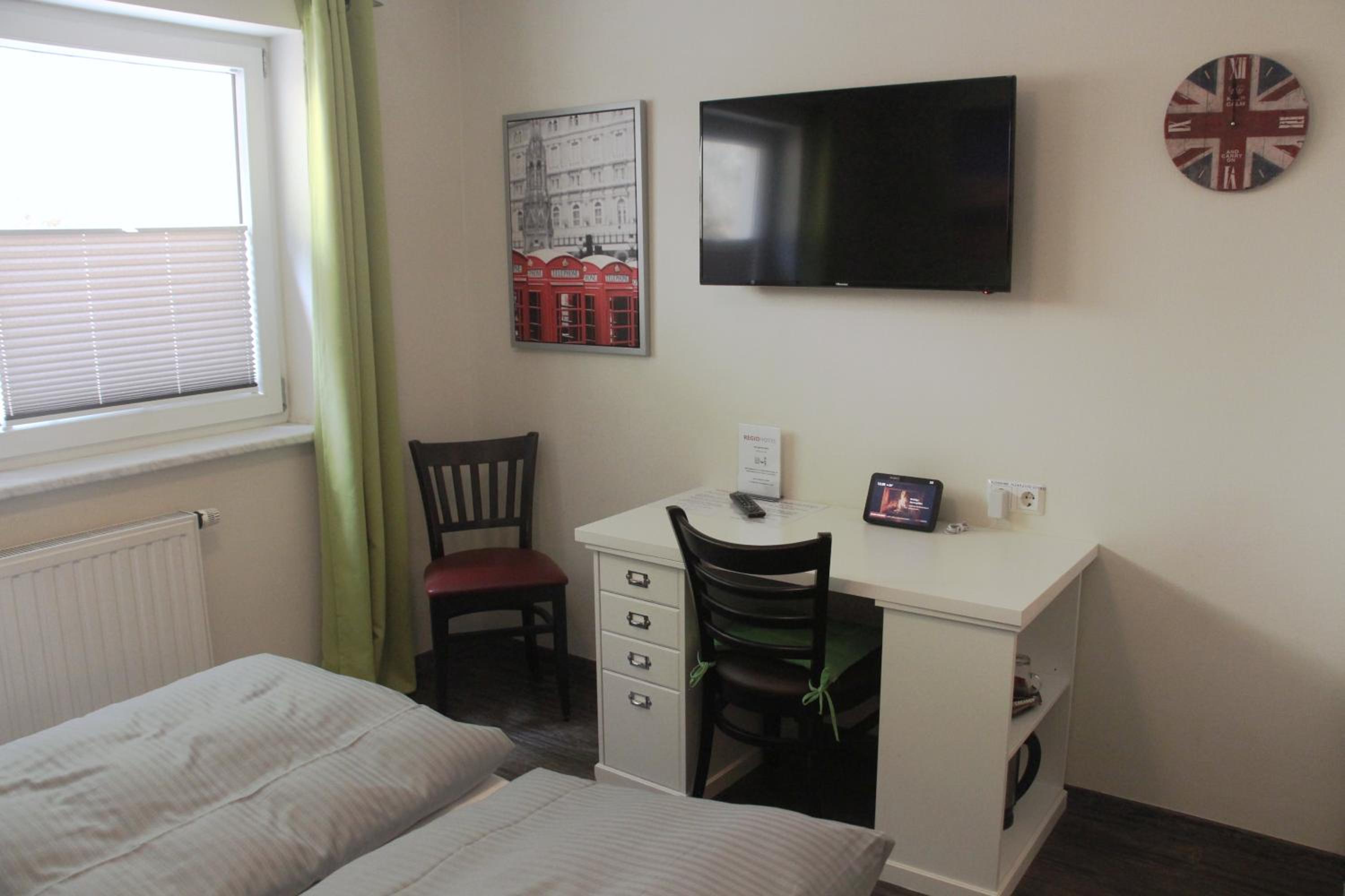 Double Room - Photo 7
