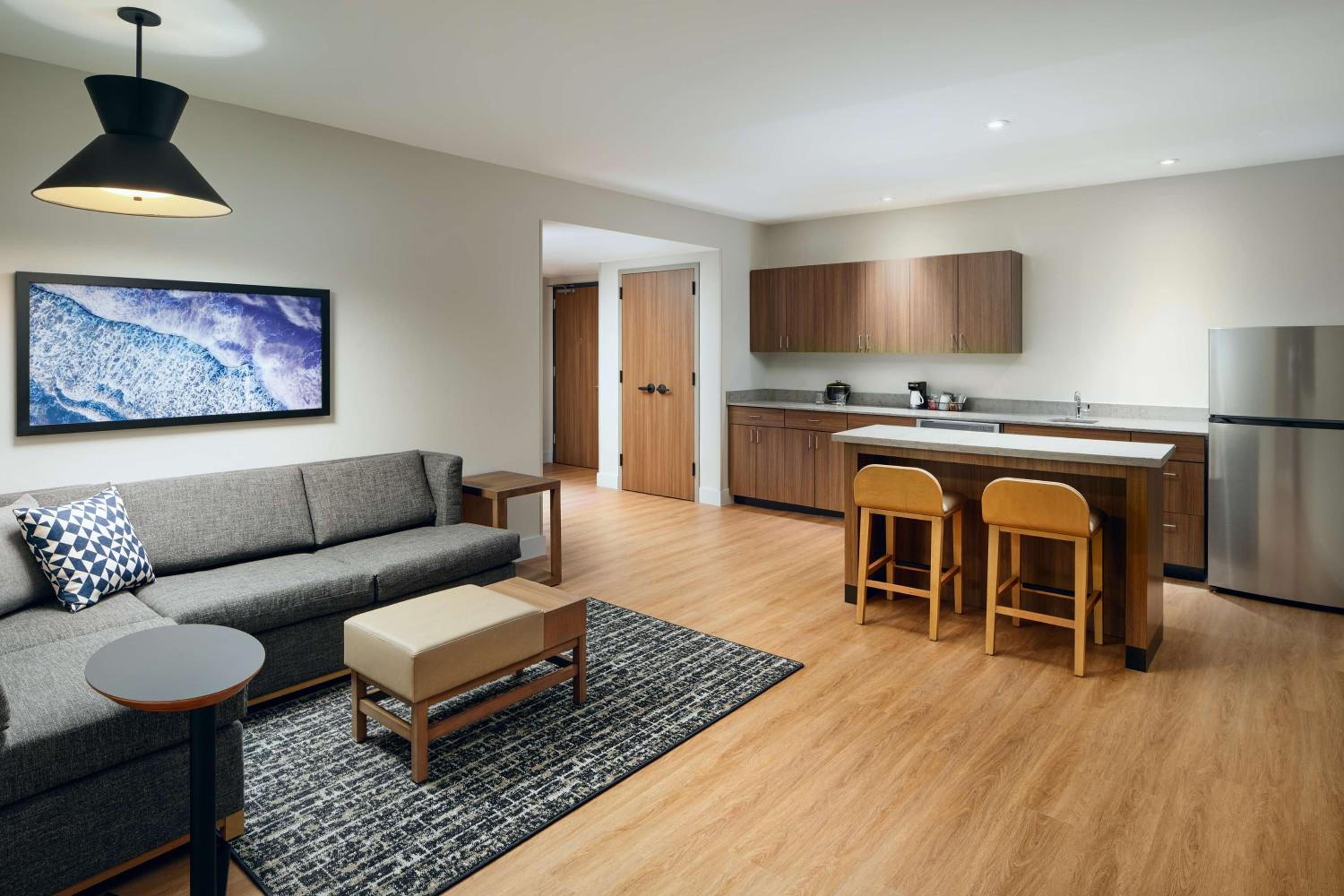 One-Bedroom King Suite with Sofa Bed - Photo 4