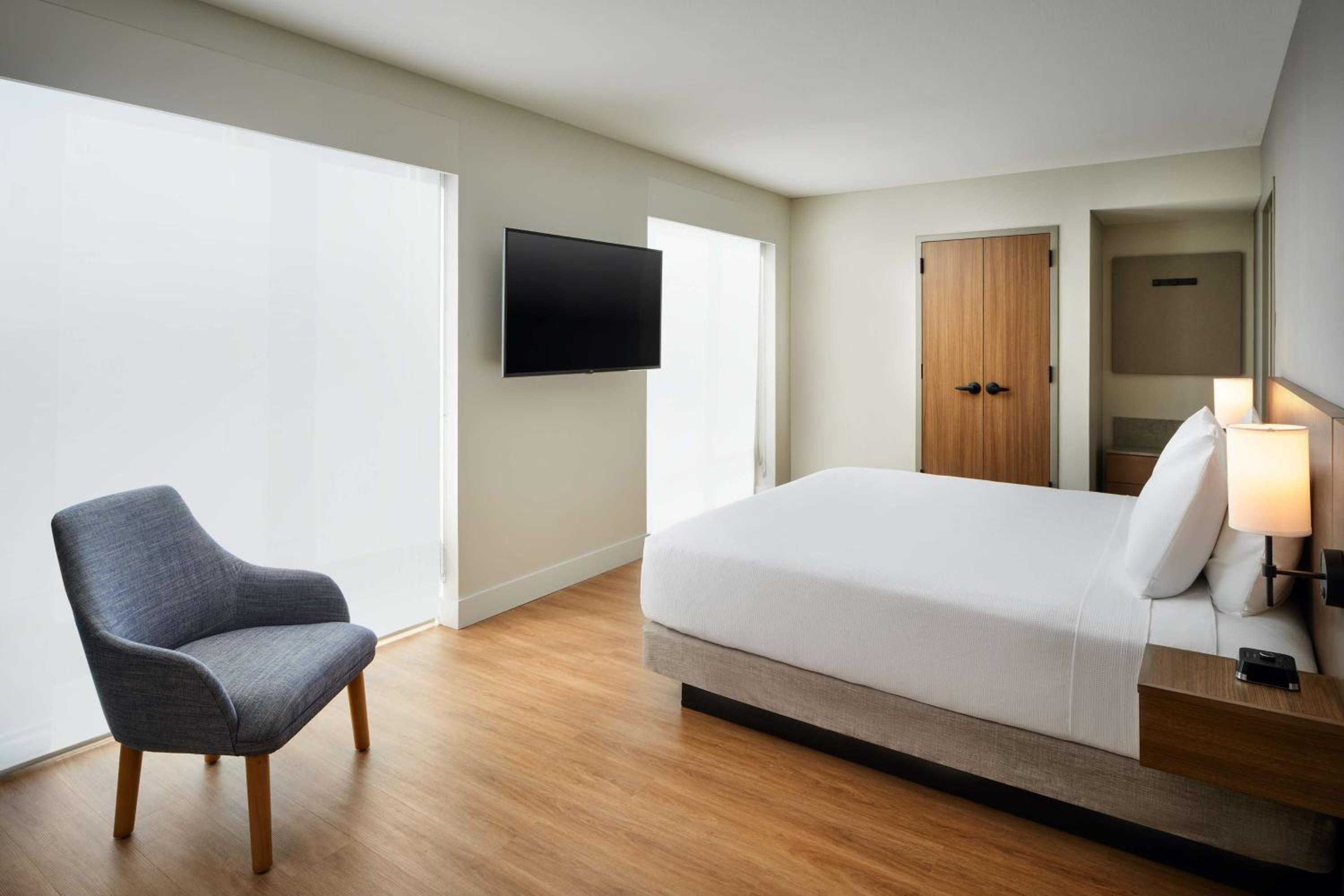One-Bedroom King Suite with Sofa Bed - Photo 5