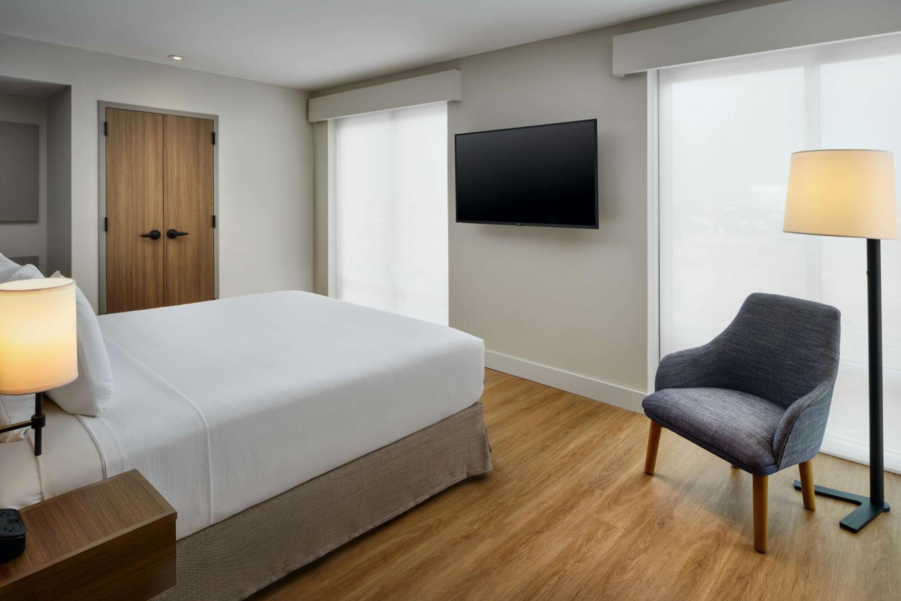 King Suite with Sofa Bed and Accessible Tub - Photo 4