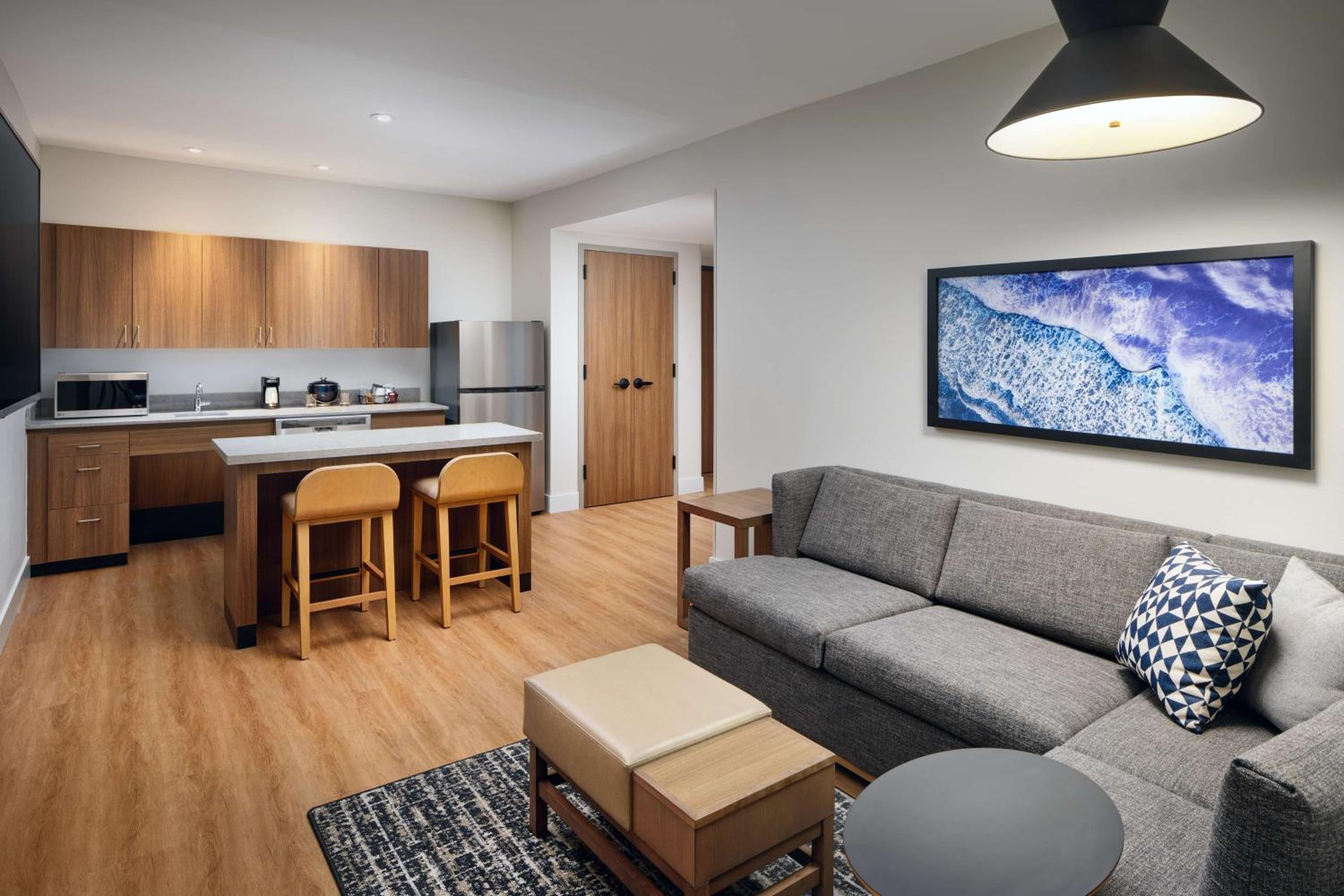 One-Bedroom King Suite with Sofa Bed - Photo 3