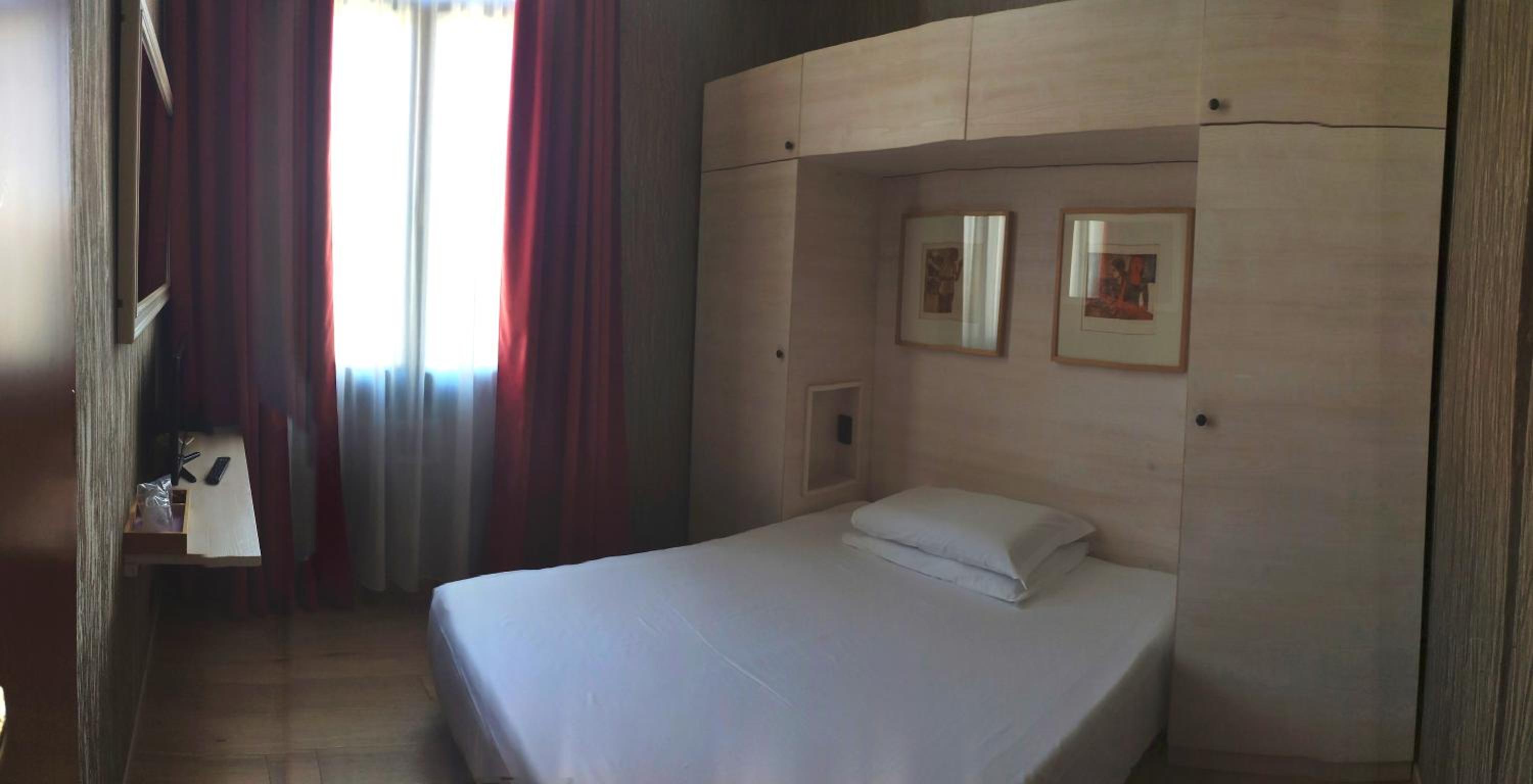 Small Single Room photo 1