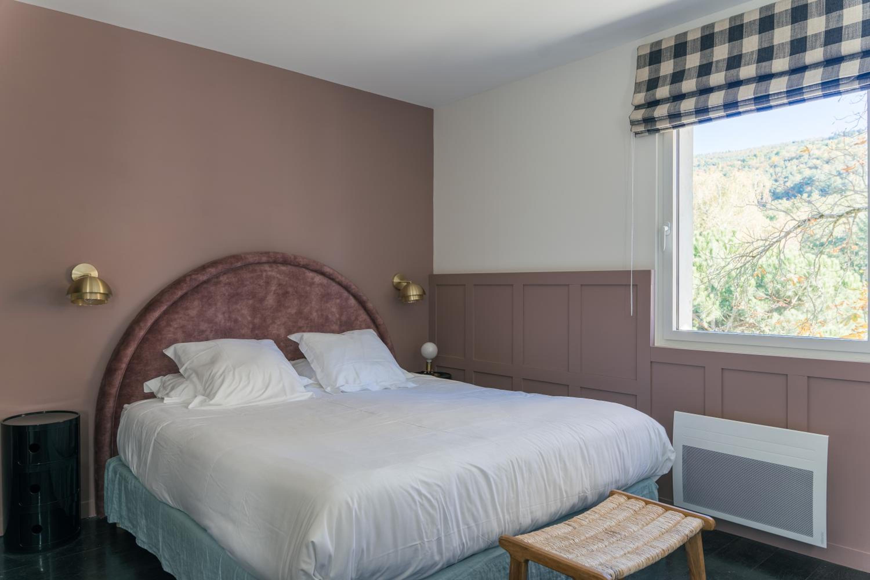 Triple Room with 1 Queen and 1 Single Bed photo 3