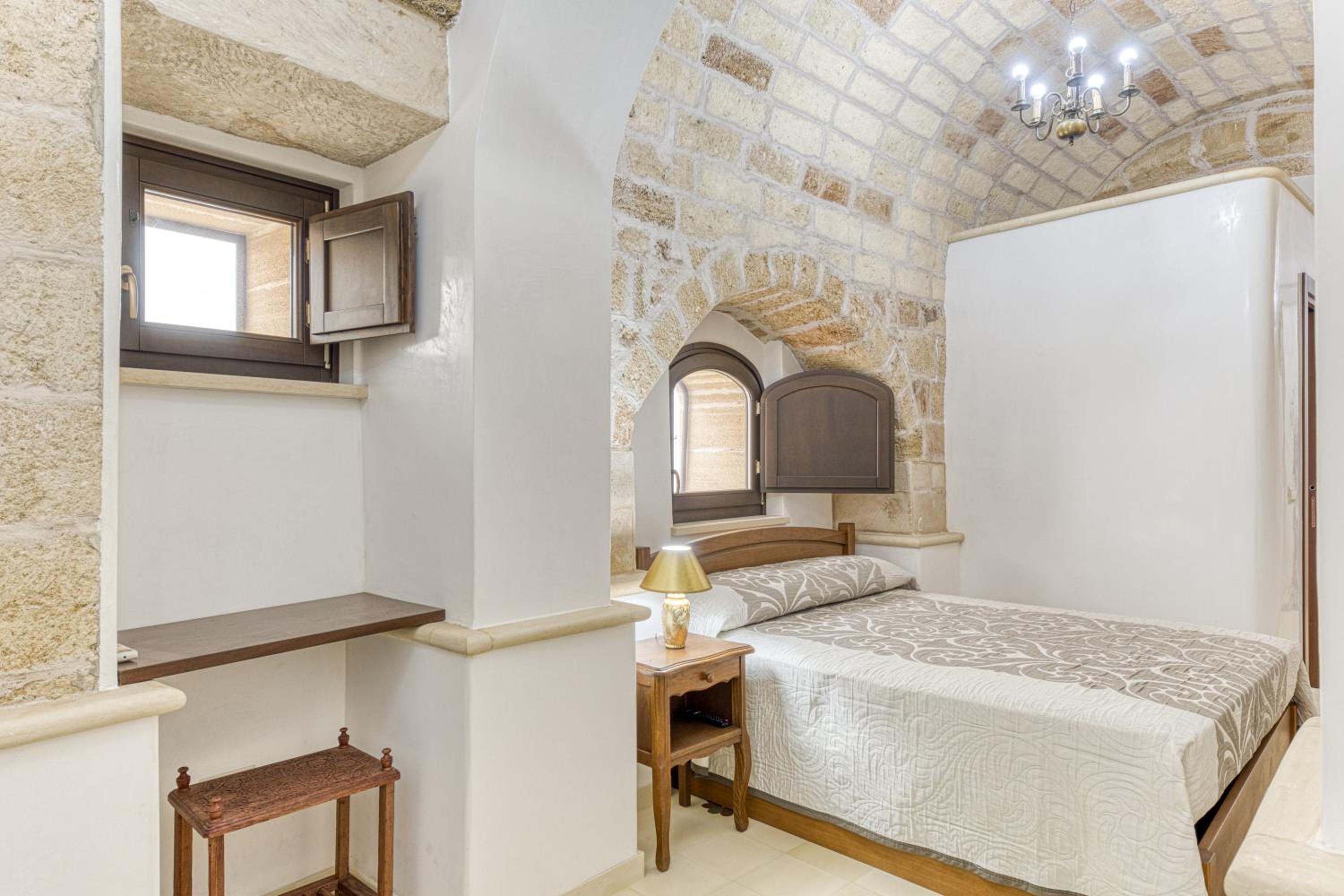 Superior One-Bedroom Apartment