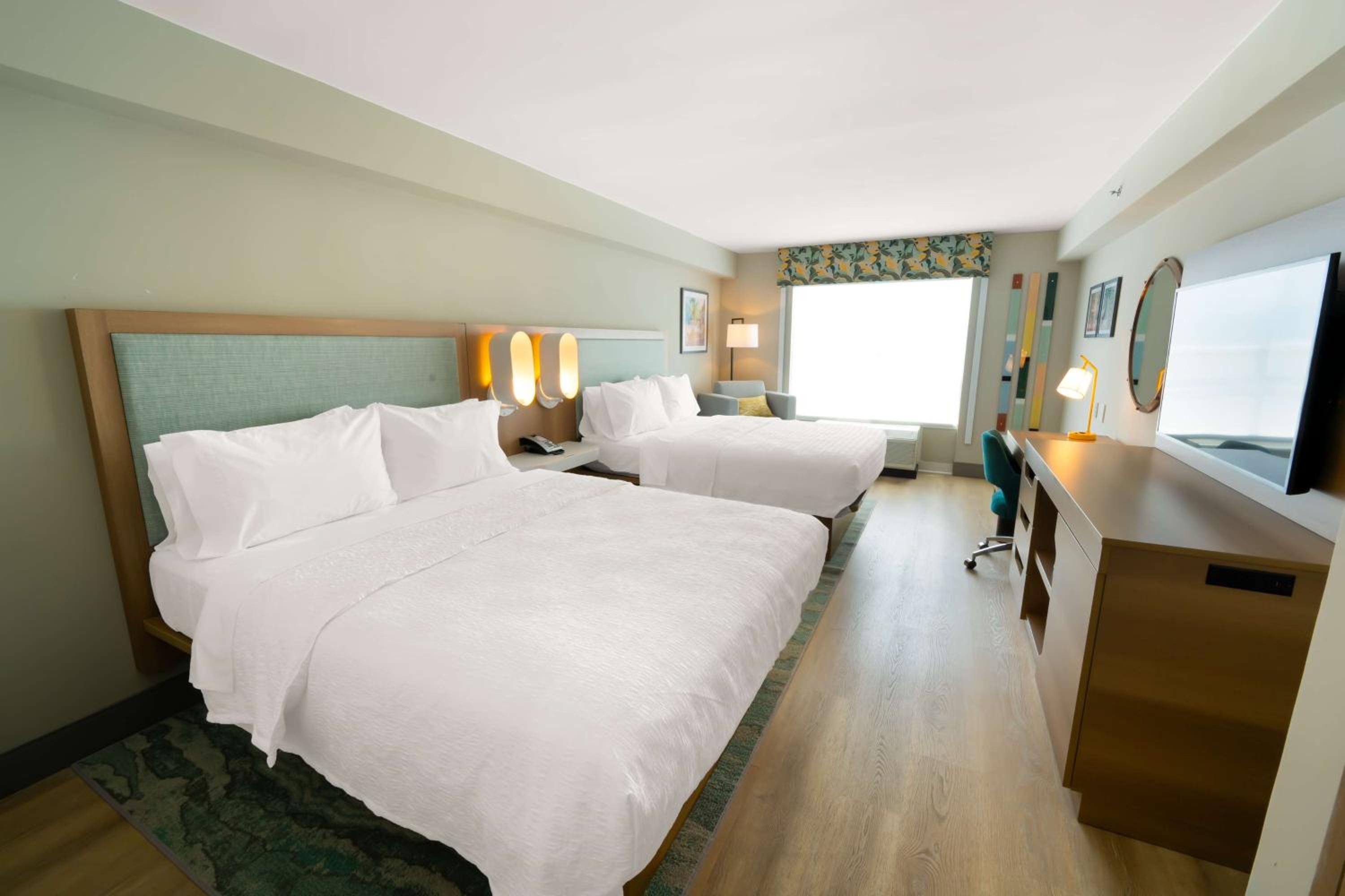 Queen Room with Two Queen Beds - Photo 3
