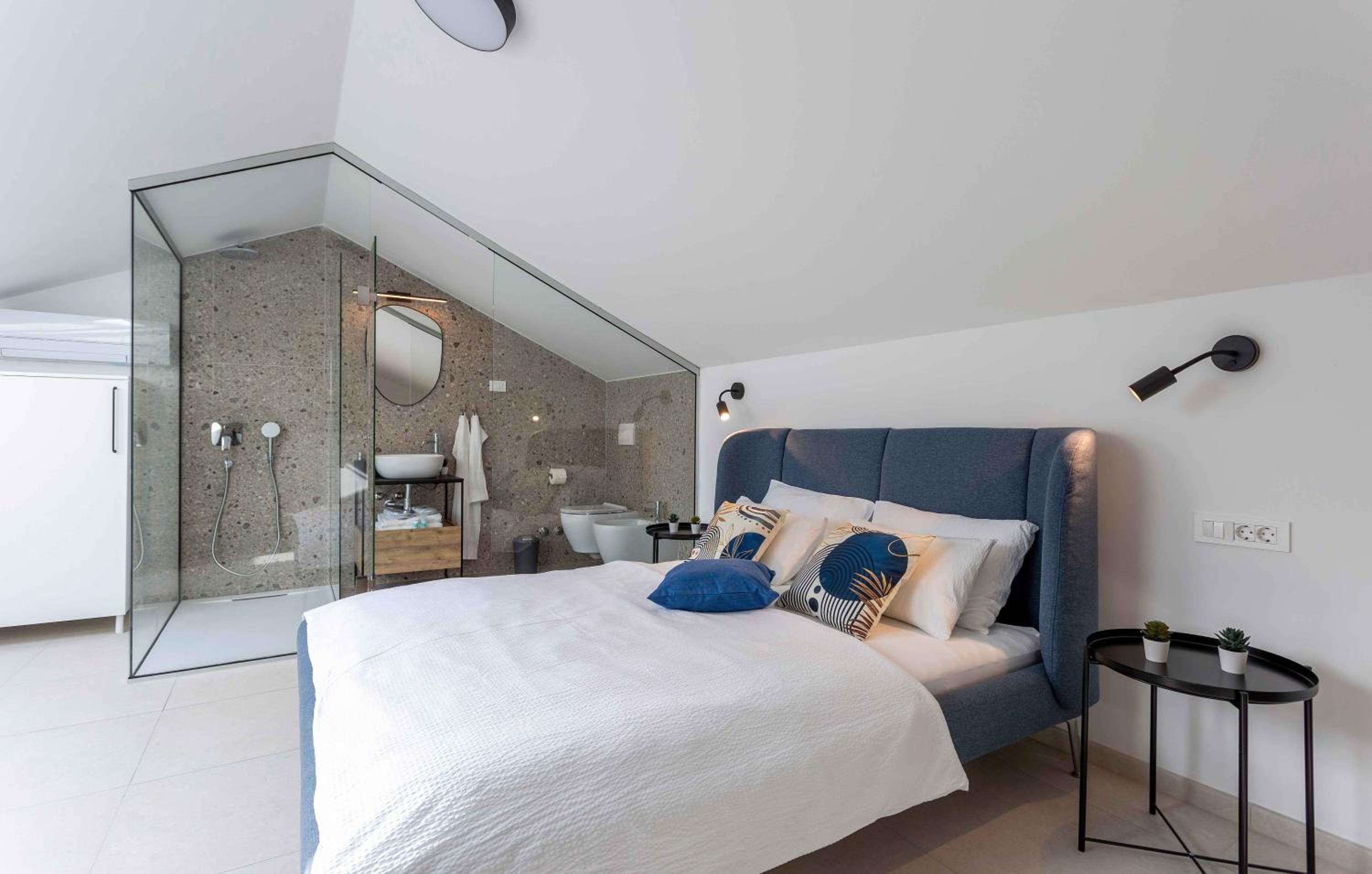 Four-Bedroom Deluxe Apartment