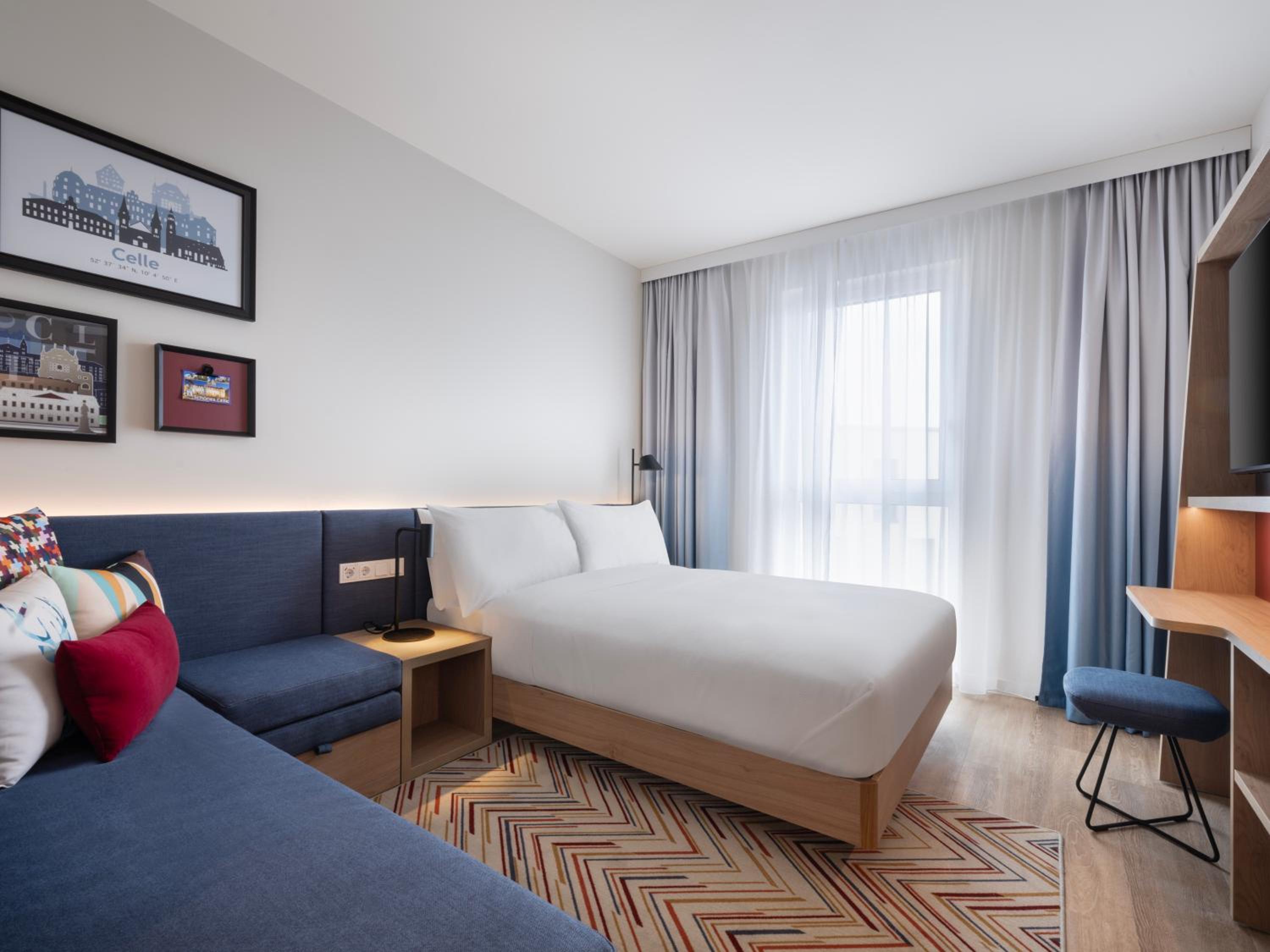 Queen Room with Sofa Bed thumbnail 6