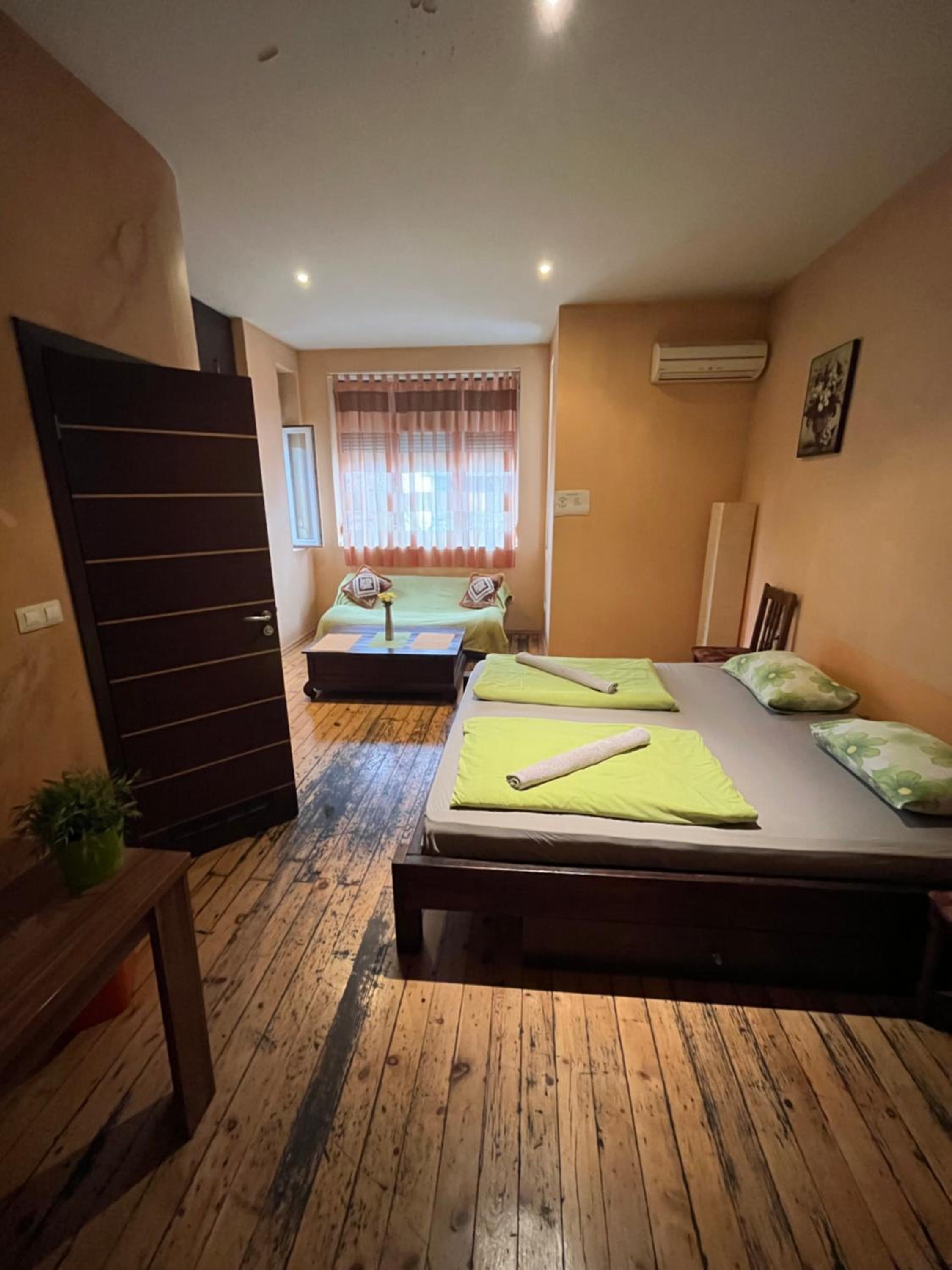 Double Room with Private Bathroom - Photo 13