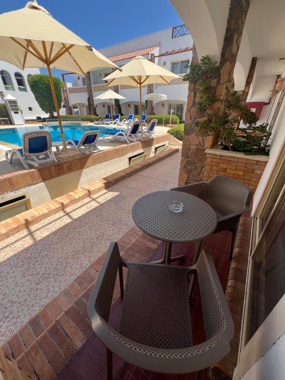 Twin Room with Pool View photo 2
