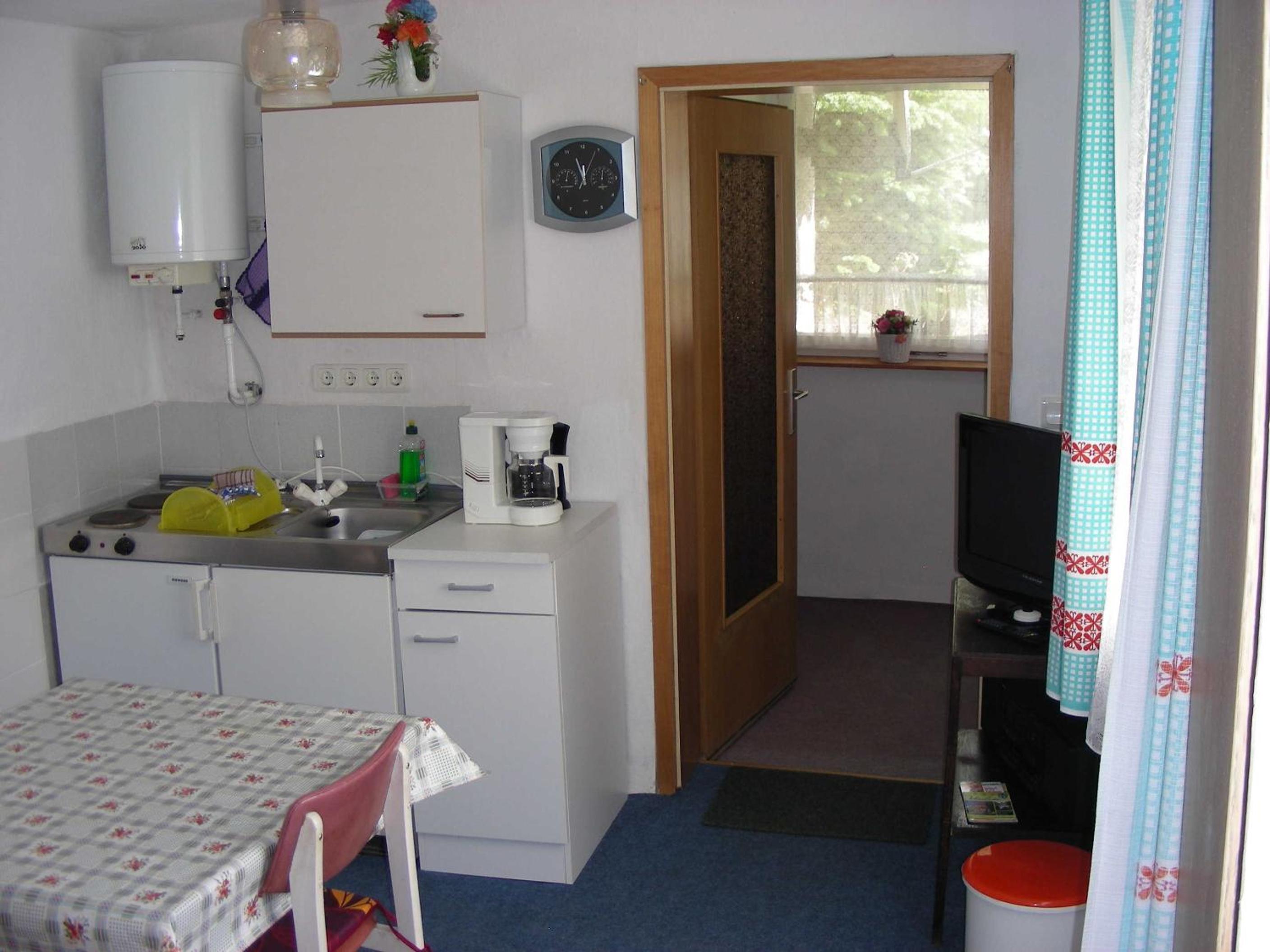 One-Bedroom Apartment with Shower photo 2