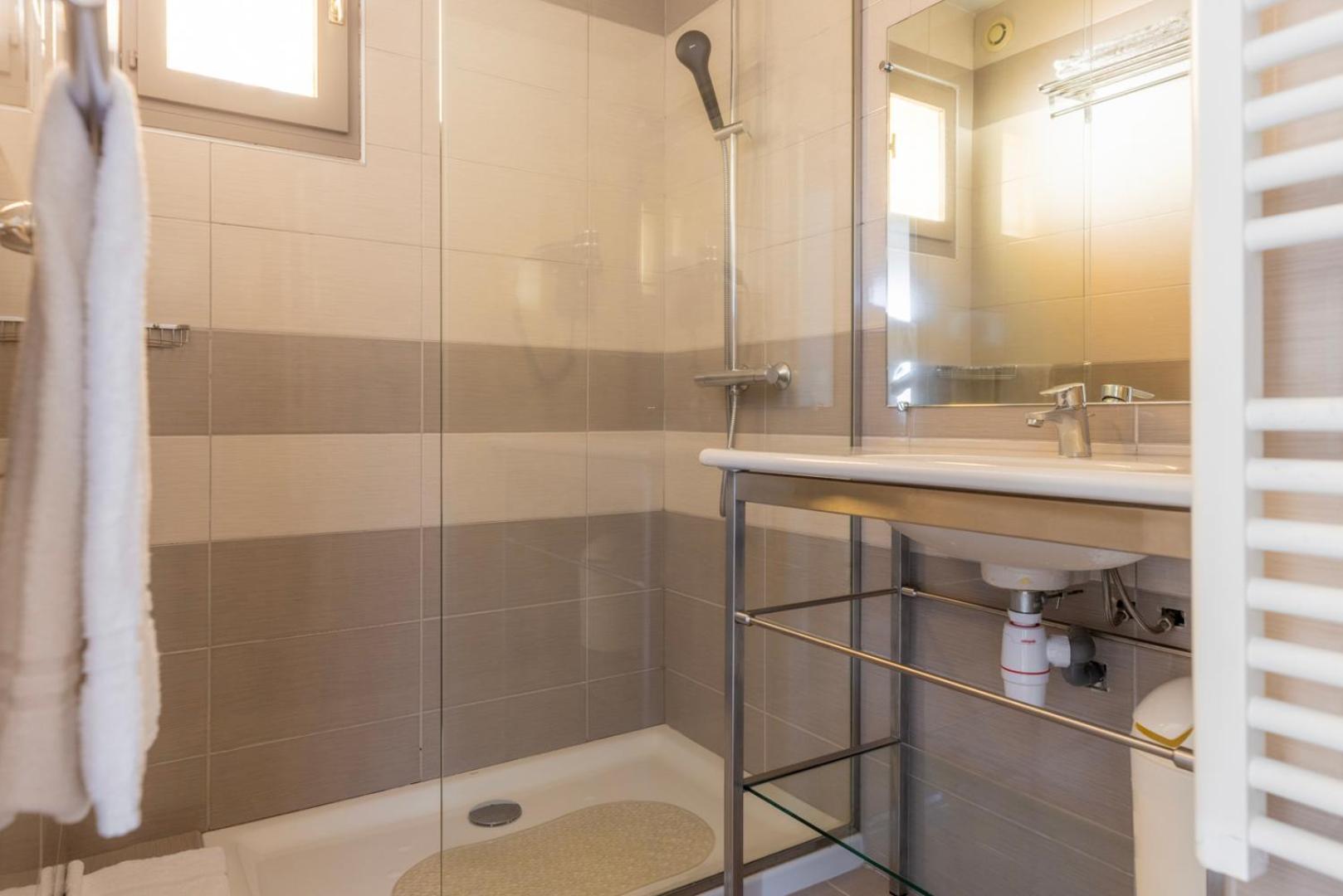 One-Bedroom Apartment with Mezzanine photo 3