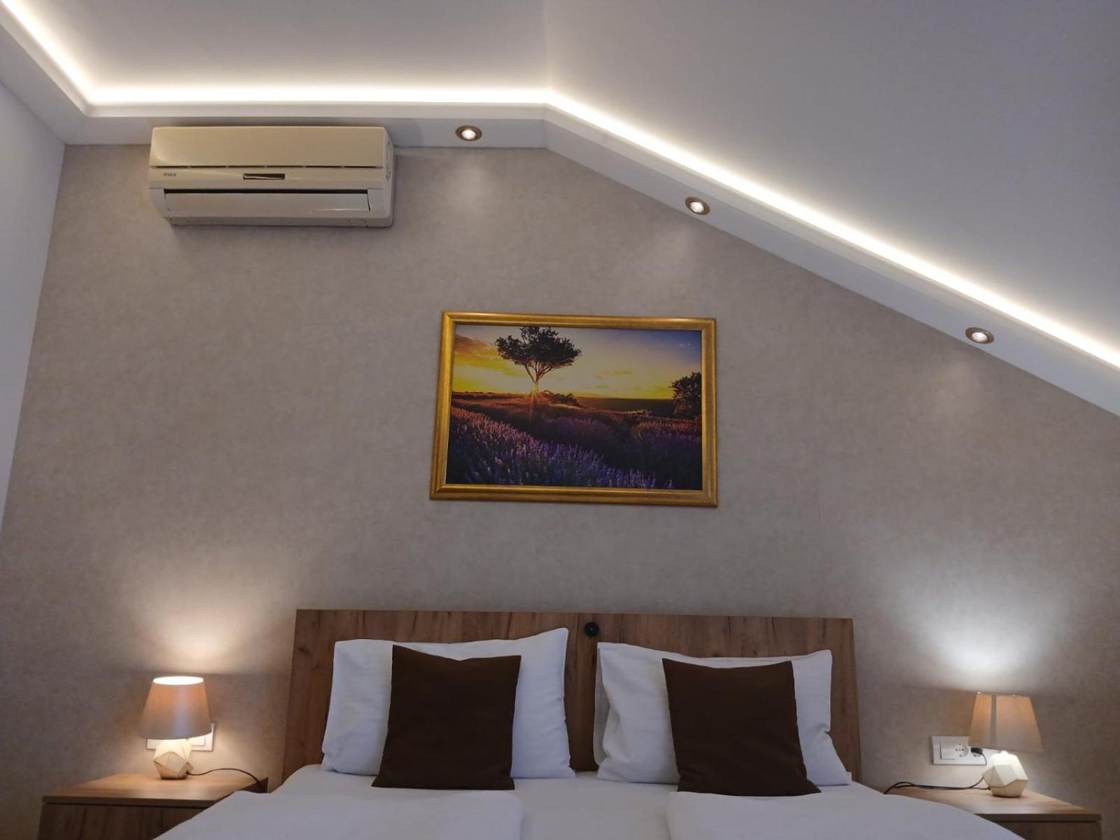 King Room with Balcony - Photo 3