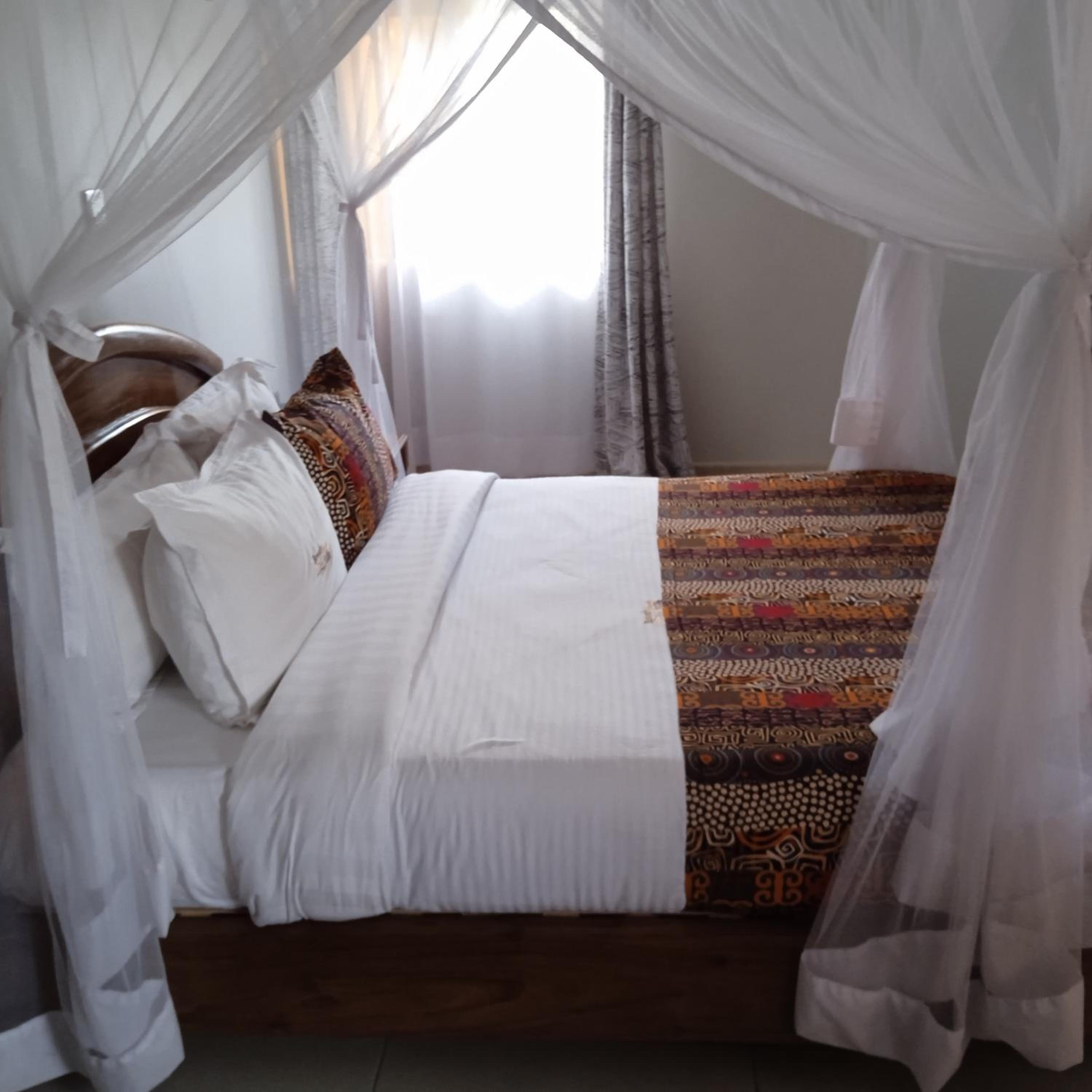 Basic Triple Room With Shared Bathroom photo 1