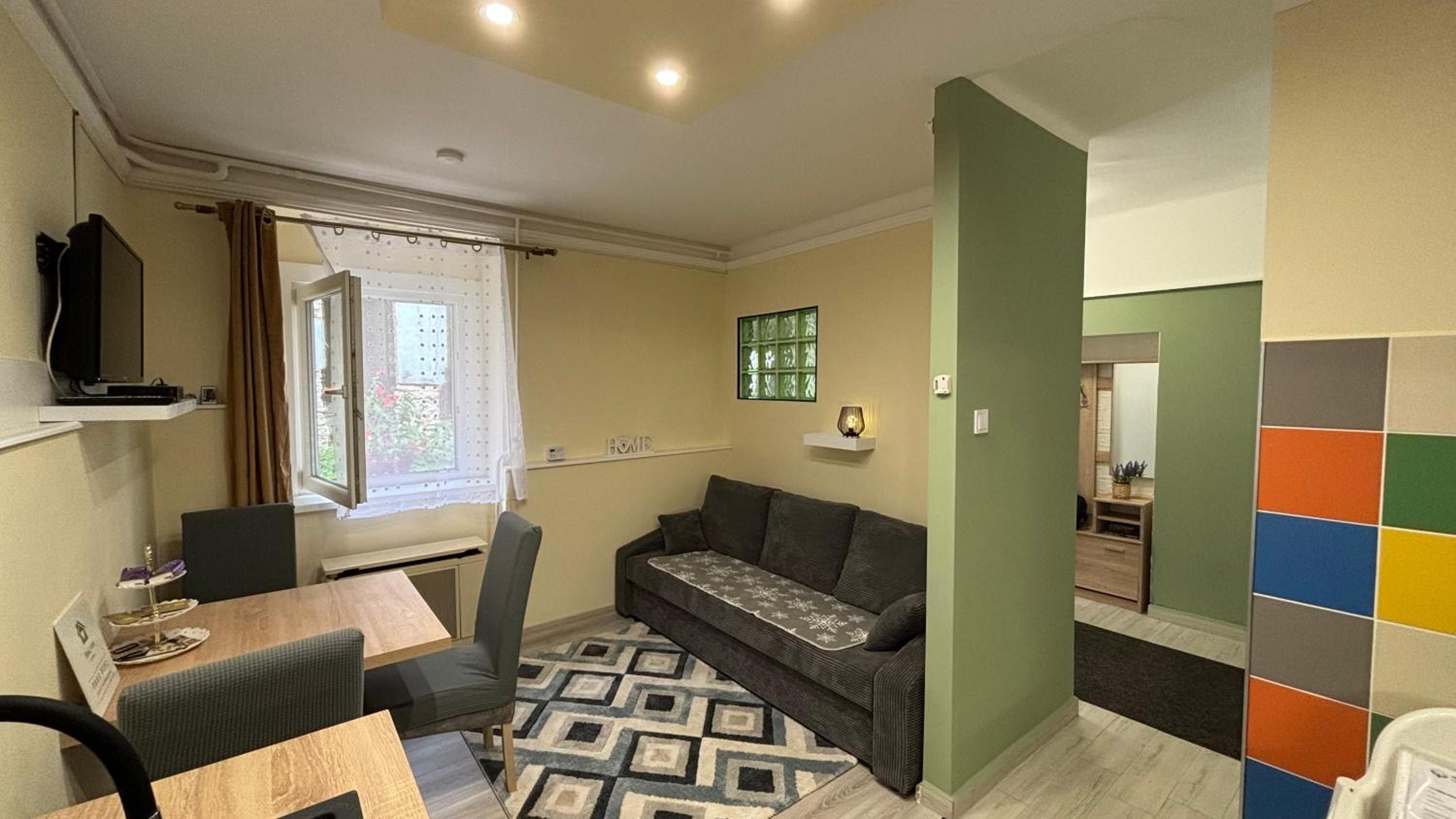 One-Bedroom Apartment photo 2