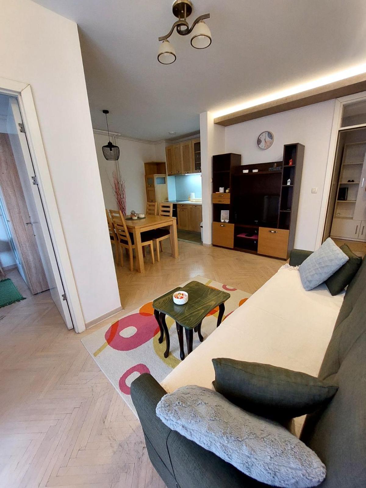 One-Bedroom Apartment photo 1