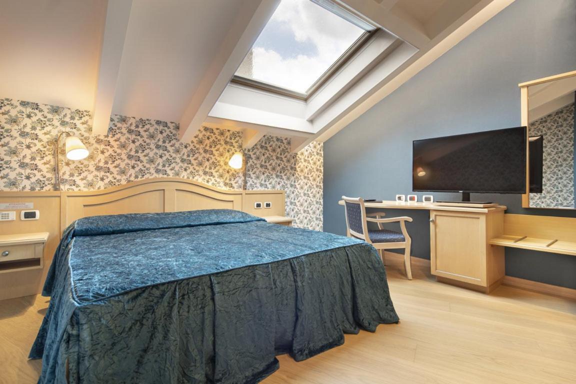 Double or Twin Room & Spa