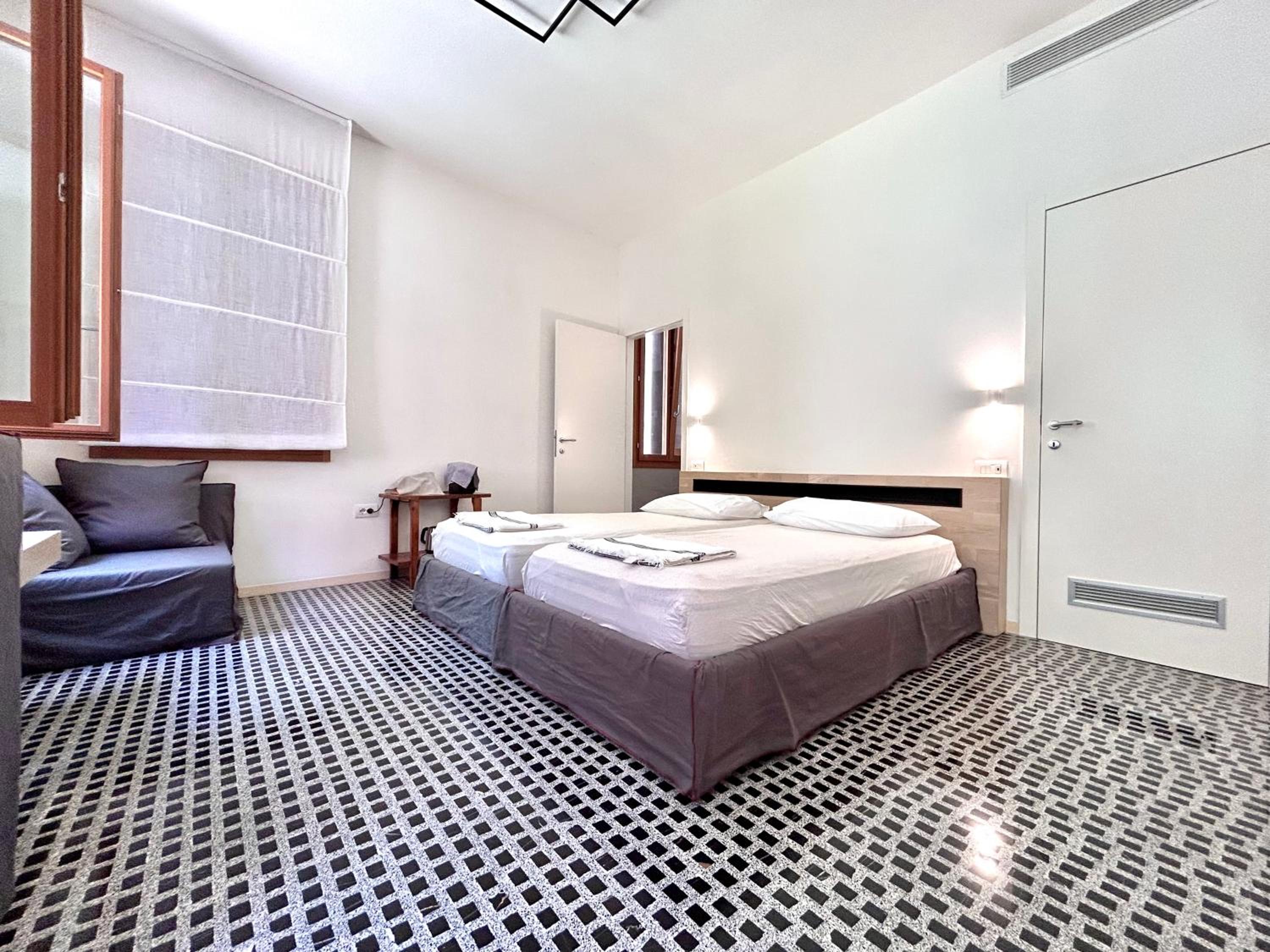Twin Room with Shower
