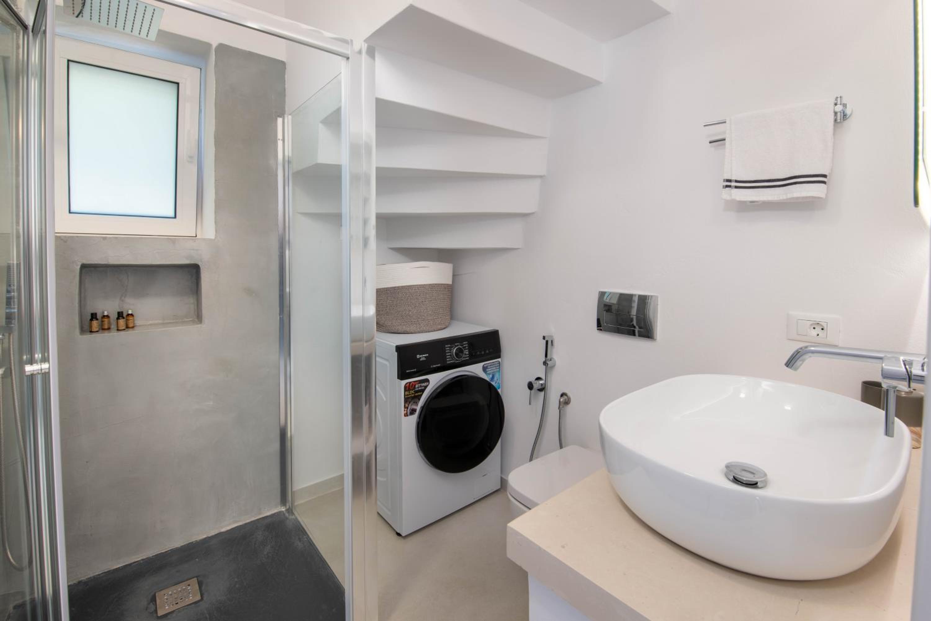 Three-Bedroom Villa photo 2