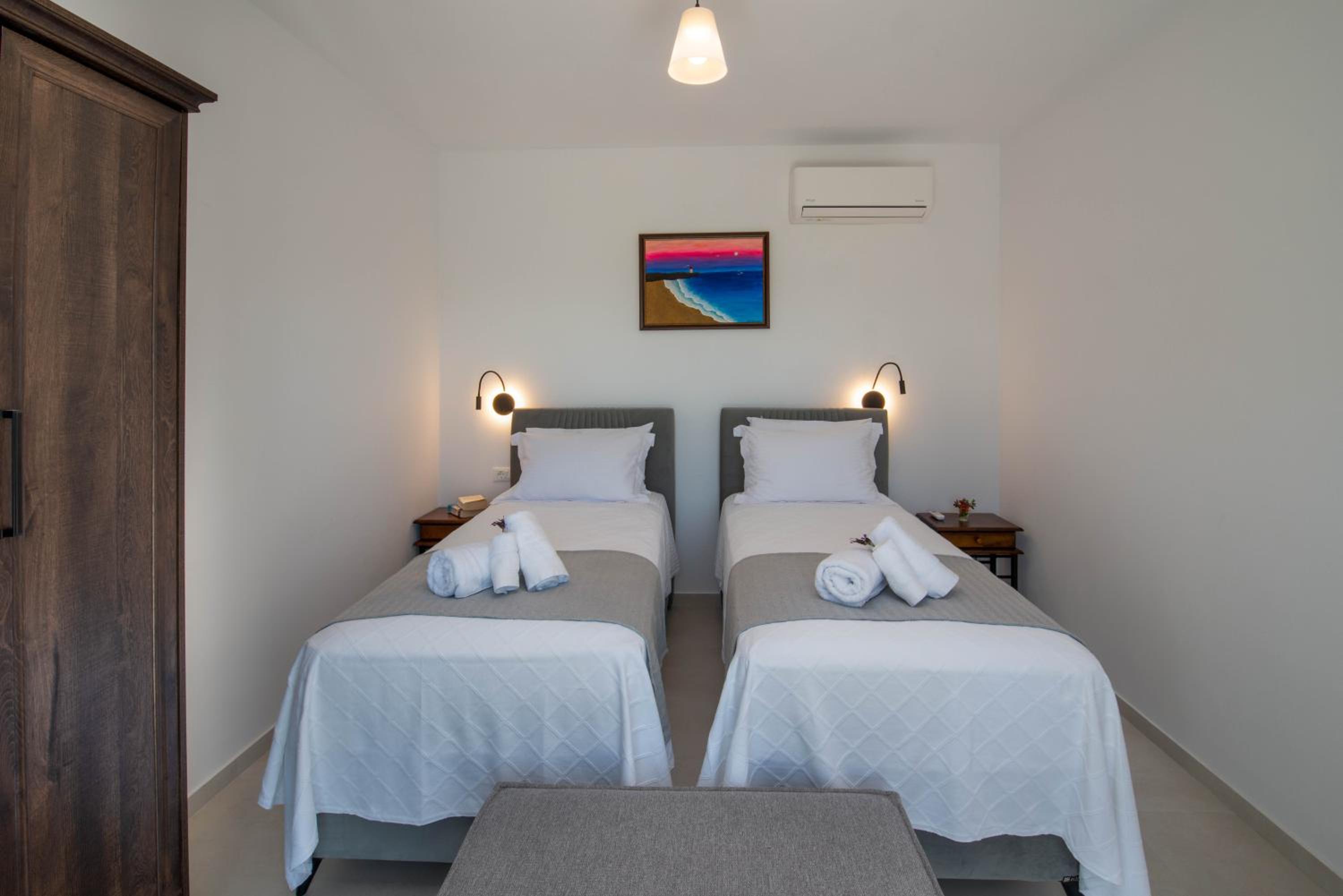 Three-Bedroom Villa photo 1
