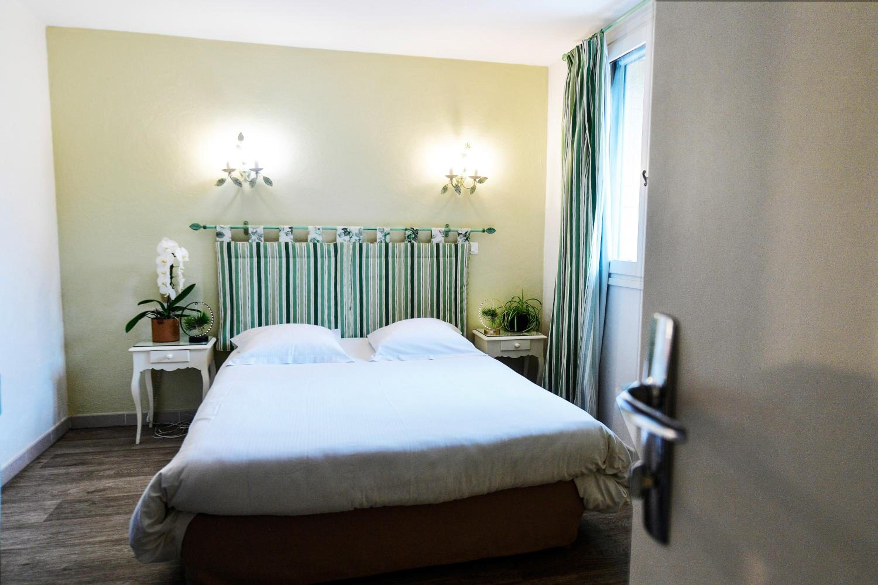 Budget Double Room photo 3